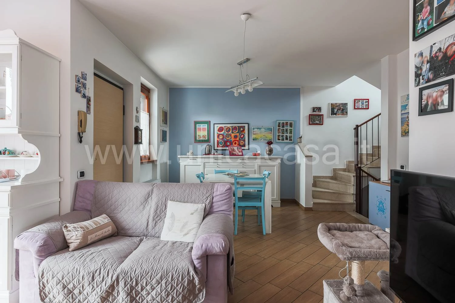Spaziosa porzione di villa a schiera con giardino privato e mansarda – Ottima posizione Spaziosa porzione di villa a schiera con giardino privato e mansarda – Ottima posizione