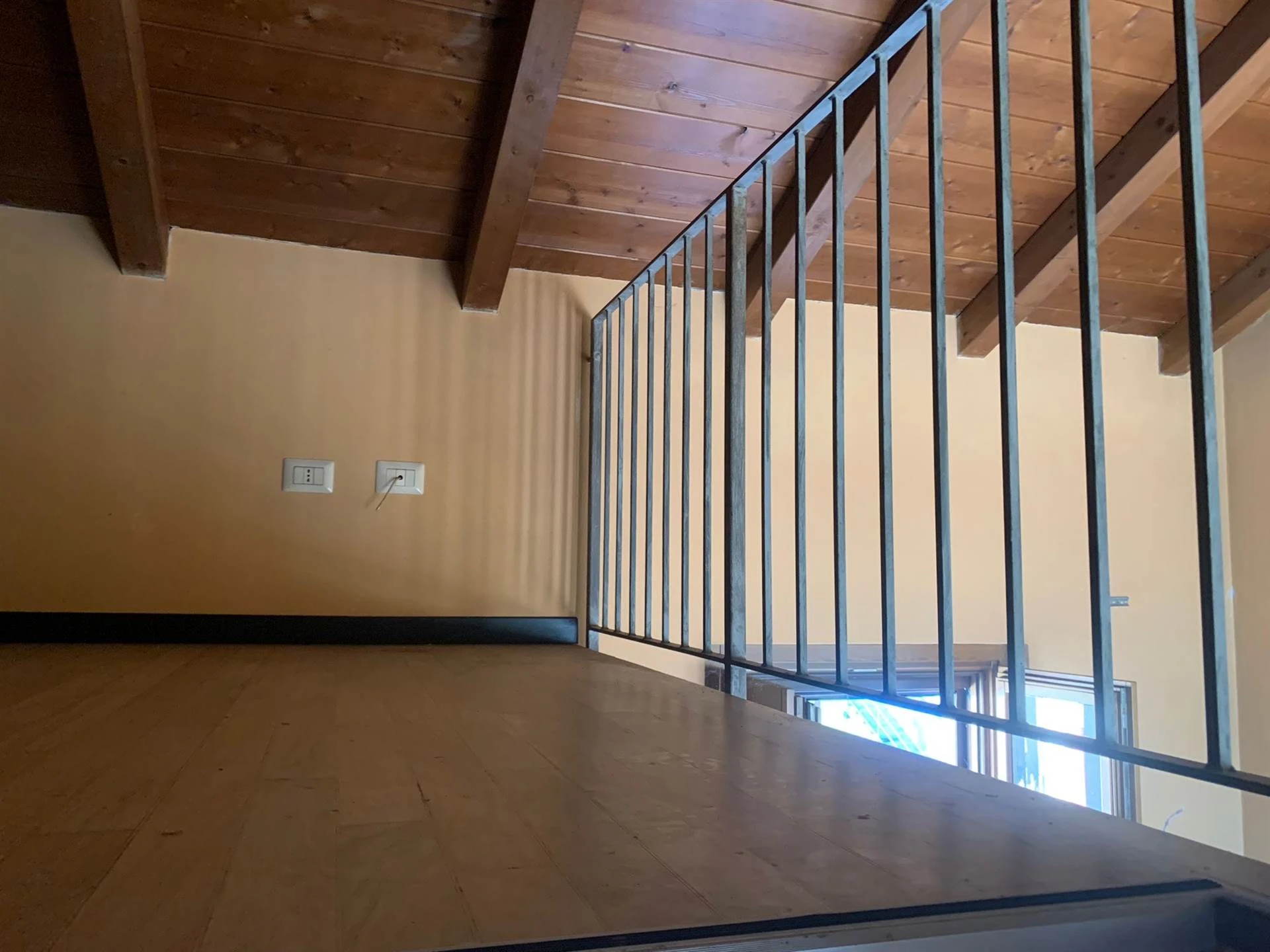 Monolocale soppalcato Possibilità BOX Monolocale soppalcato Possibilità BOX