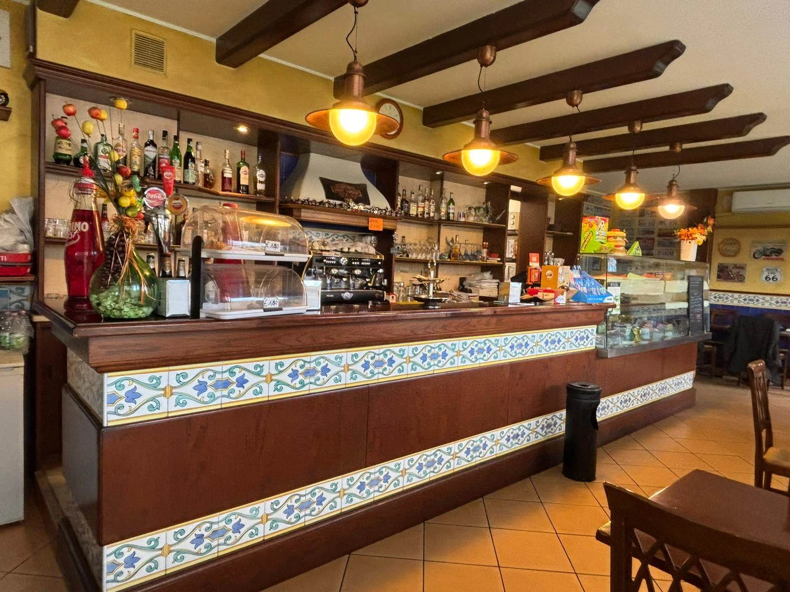 **Basiano – Negozio in centro con magazzino** **Basiano – Negozio in centro con magazzino**