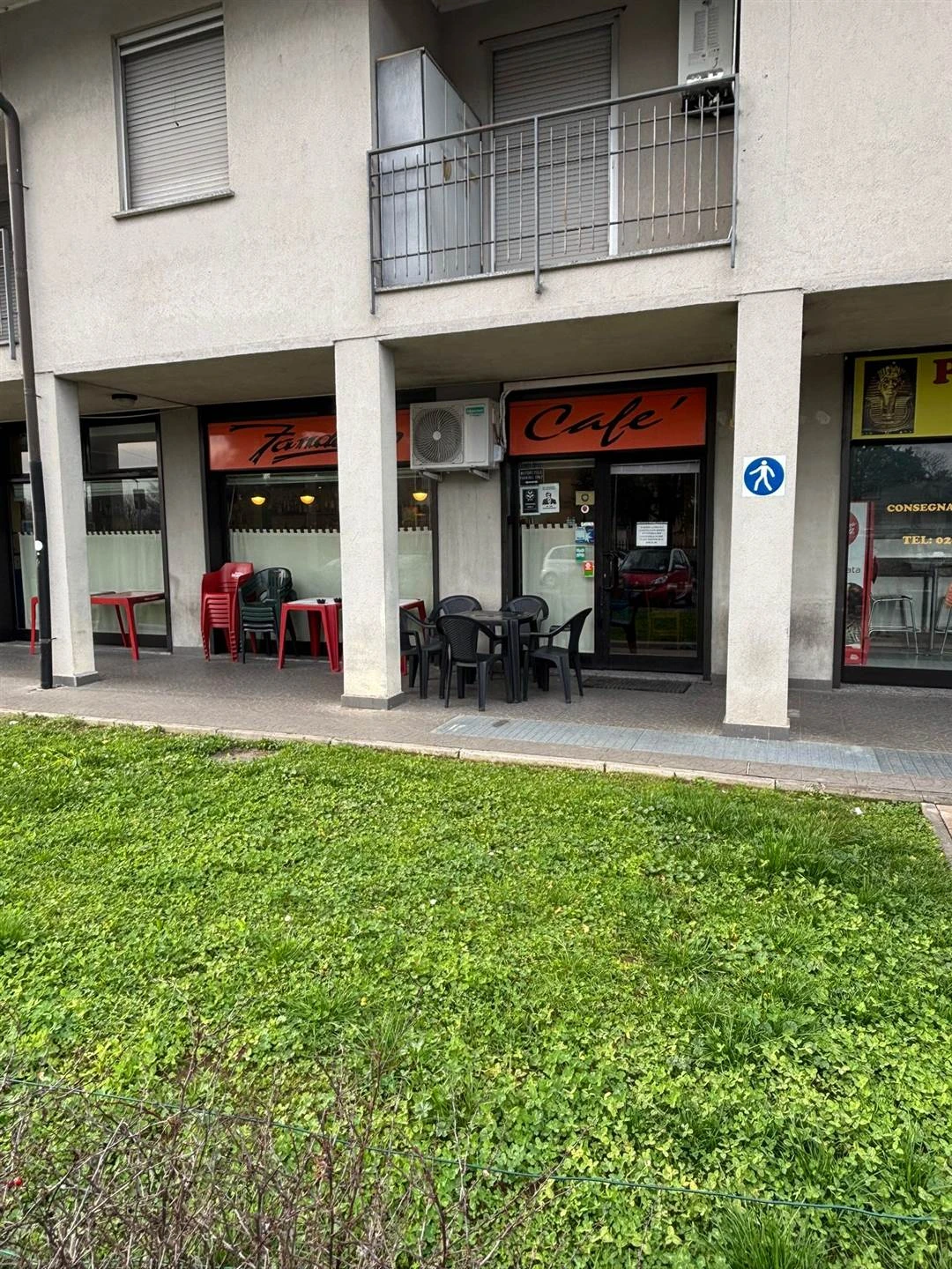 **Basiano – Negozio in centro con magazzino** **Basiano – Negozio in centro con magazzino**