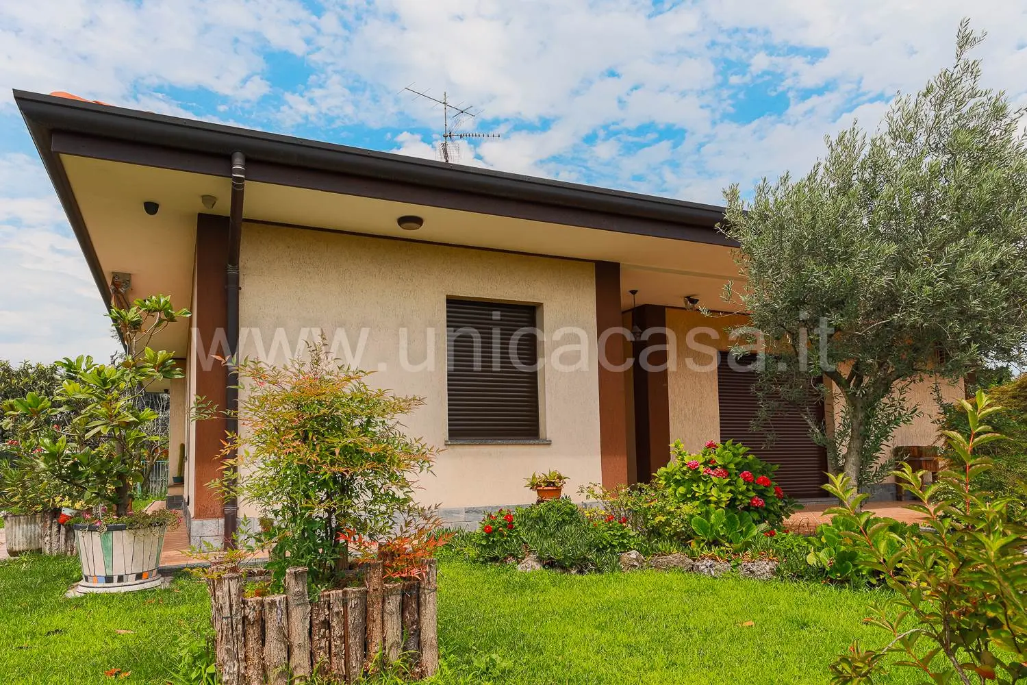 Immobile Villa in Vendita a Busnago Immagine di copertina dell'immobile Villa in Vendita a Busnago