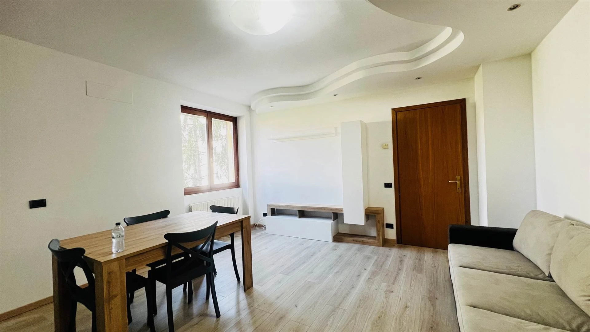 Bilocale ristrutturato con arredo nuovo Bilocale ristrutturato con arredo nuovo