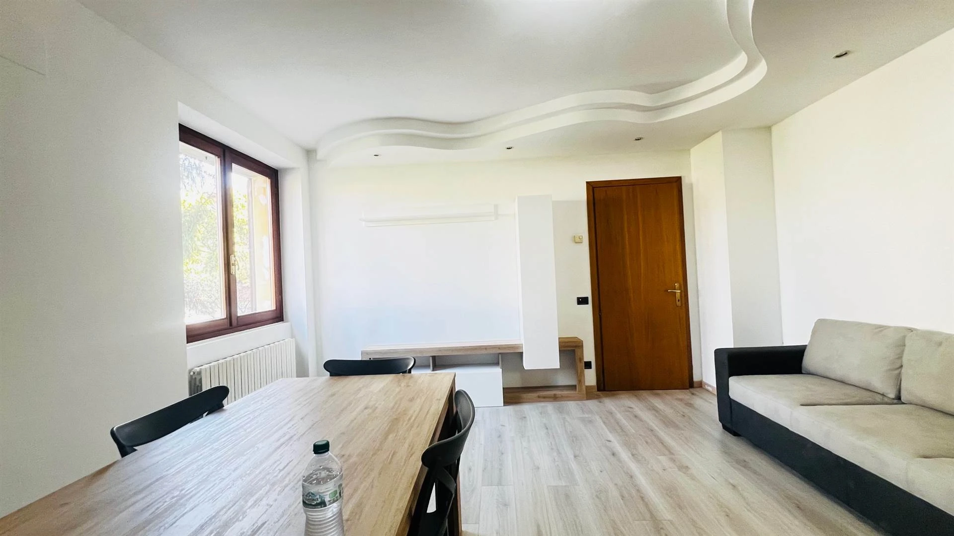 Bilocale ristrutturato con arredo nuovo Bilocale ristrutturato con arredo nuovo