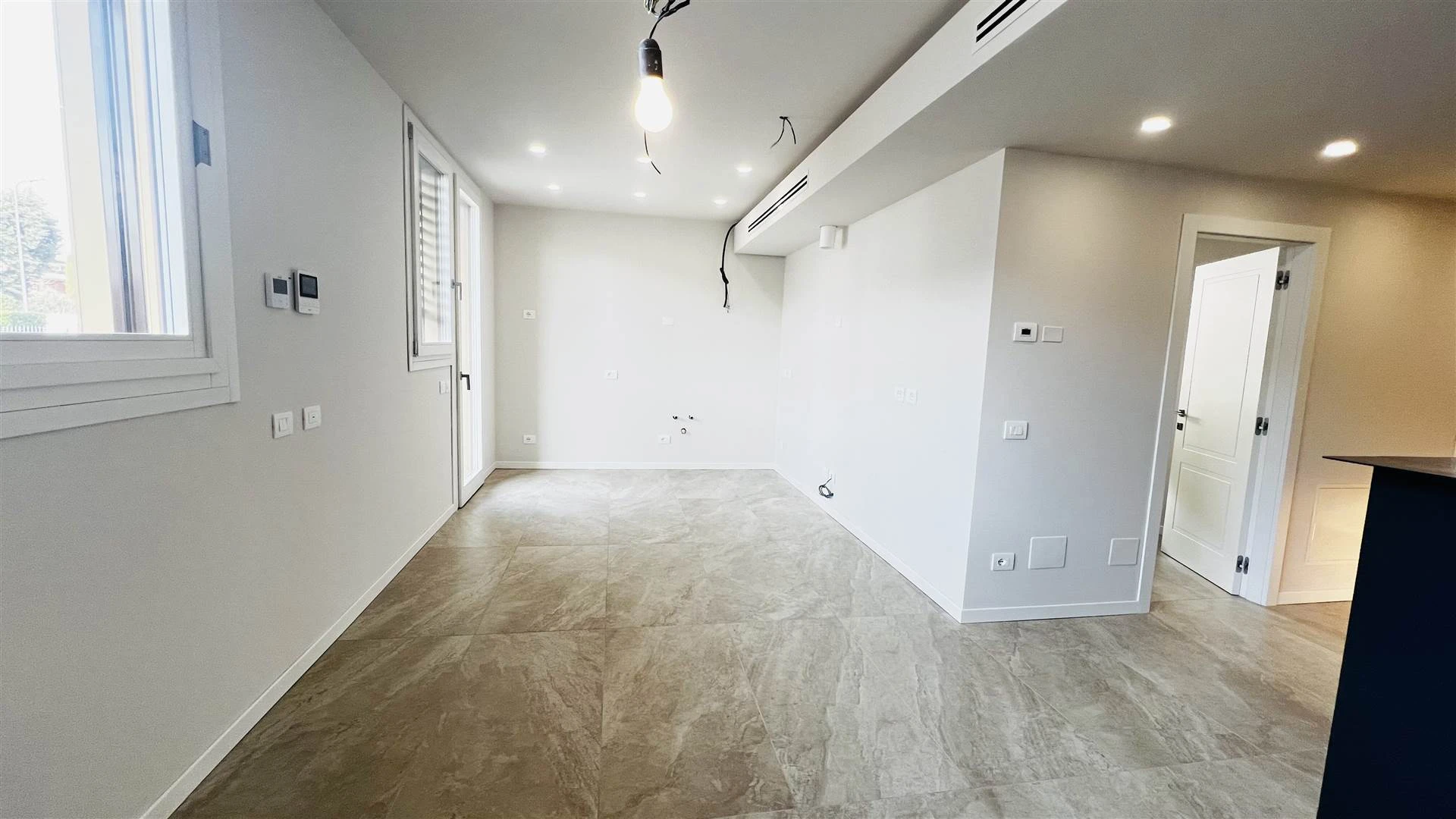 Open house sabato 11 aprile ore 10.00 - - solo su prenotazione Open house sabato 11 aprile ore 10.00 - - solo su prenotazione