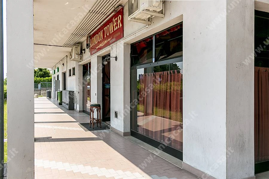 Negozio in Vendita a Cassano d'Adda Negozio in Vendita a Cassano d'Adda