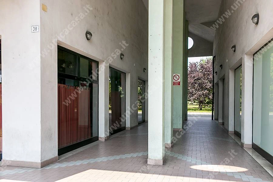 Negozio in Vendita a Cassano d'Adda Negozio in Vendita a Cassano d'Adda