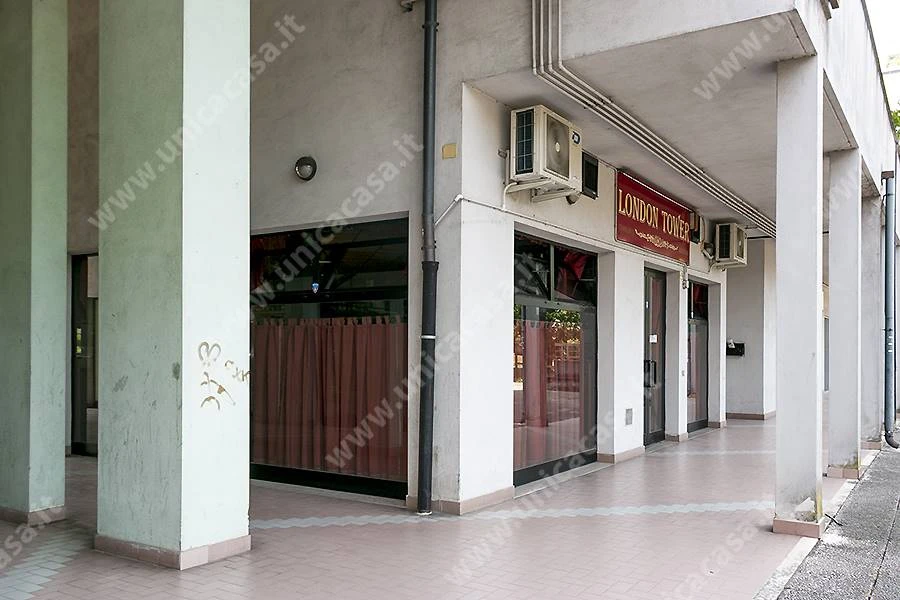 Negozio in Vendita a Cassano d'Adda Negozio in Vendita a Cassano d'Adda