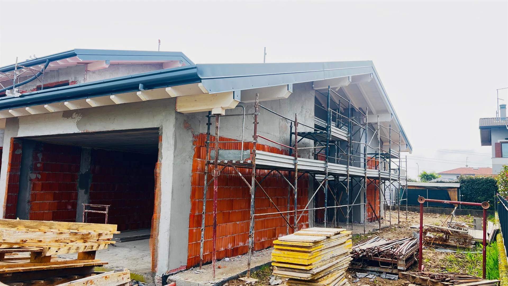 Villa bifamiliare su unico livello Villa bifamiliare su unico livello