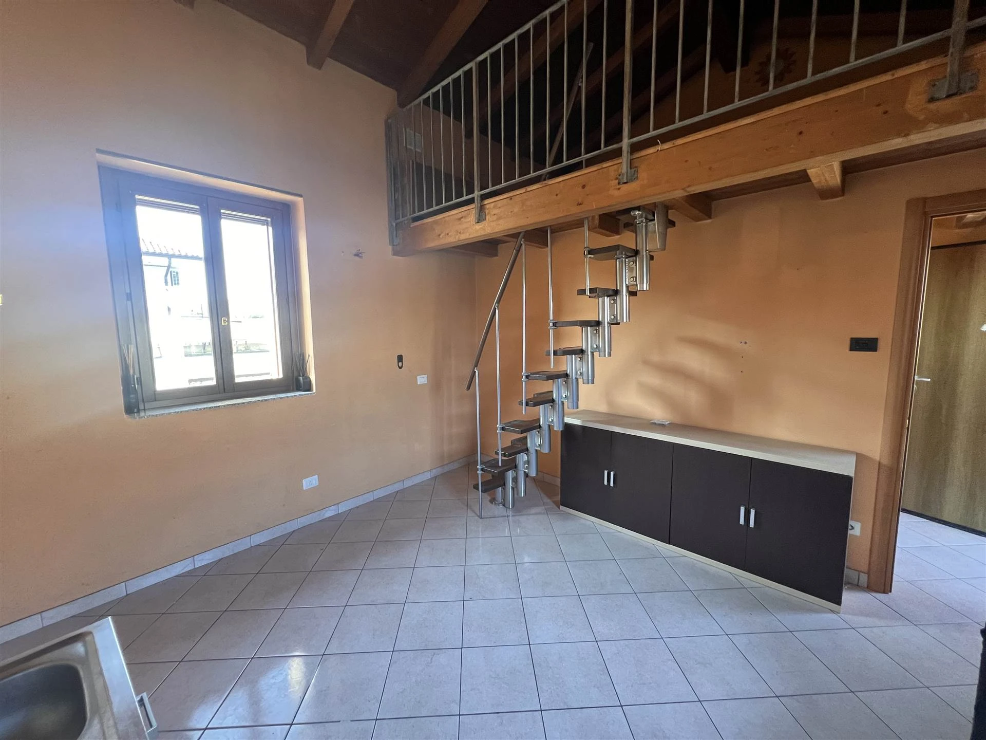 Appartamento con soppalco possibilita' box – nessuna spesa condominiale Appartamento con soppalco possibilita' box – nessuna spesa condominiale