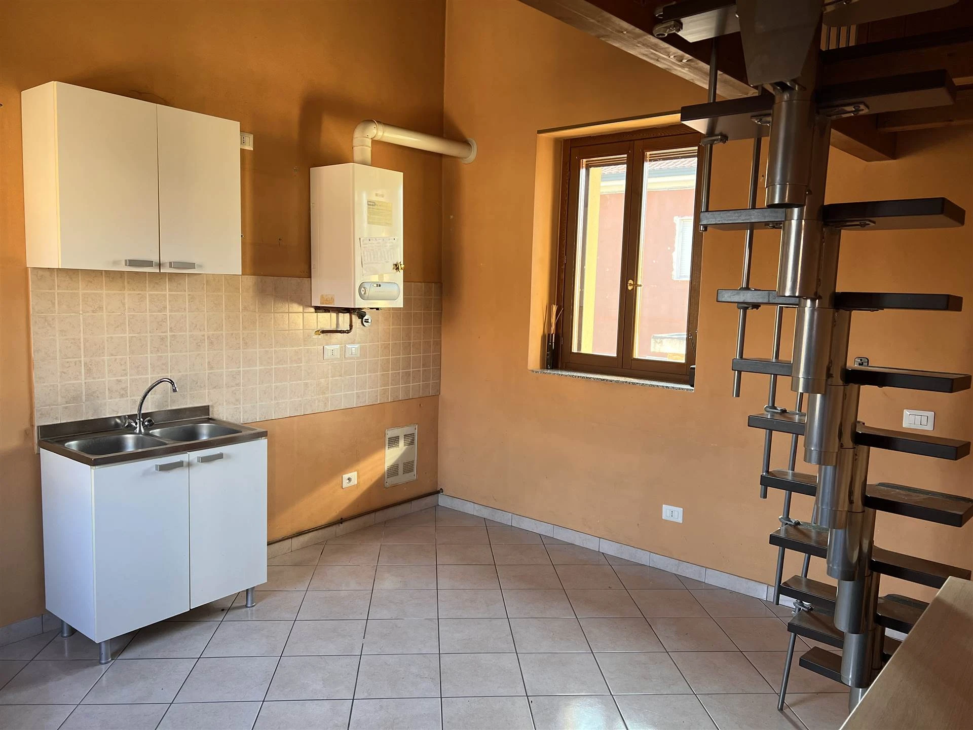 Appartamento con soppalco possibilita' box – nessuna spesa condominiale Appartamento con soppalco possibilita' box – nessuna spesa condominiale