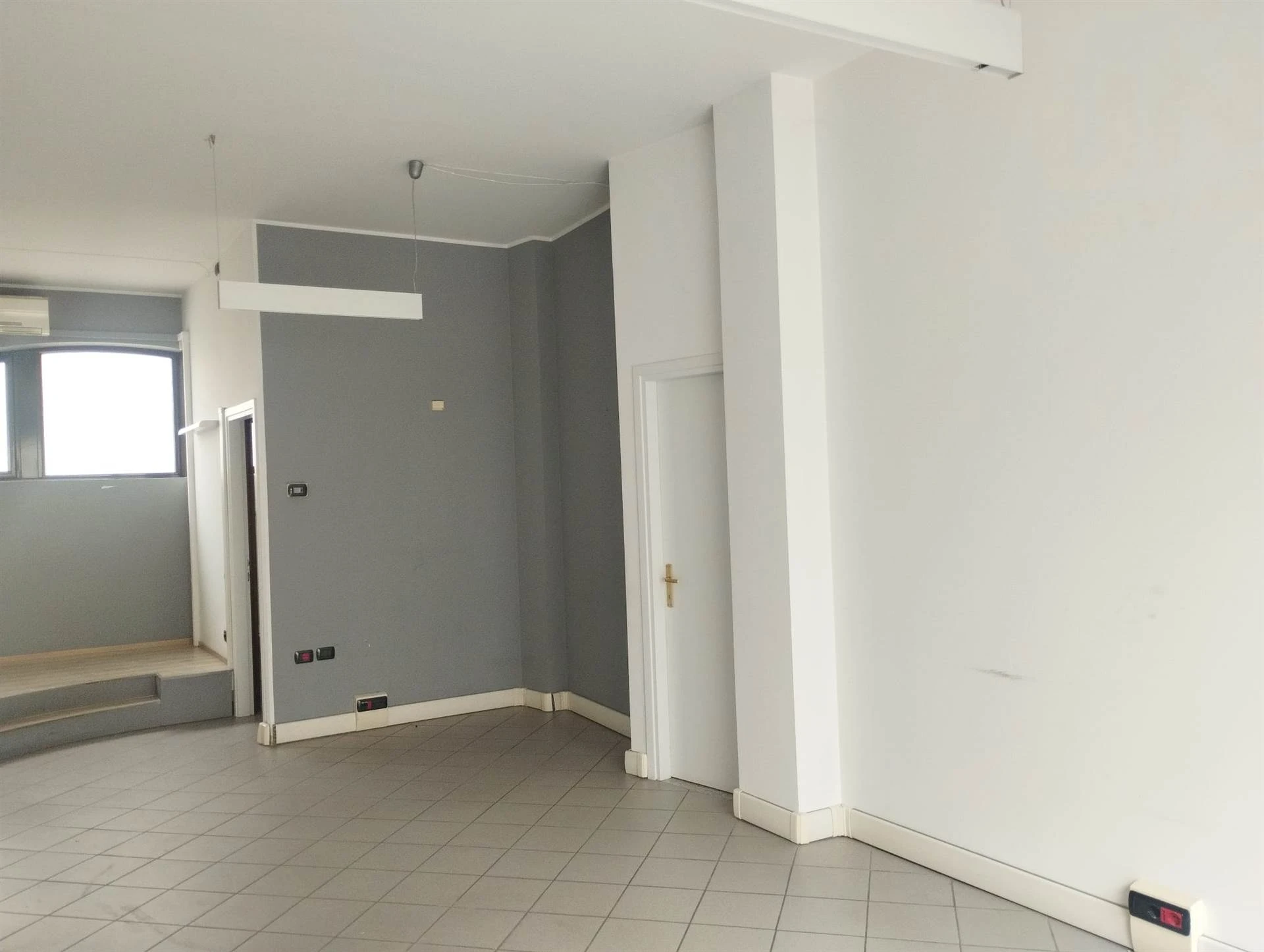 Ufficio/Negozio/locale commerciale nel Centro del paese Ufficio/Negozio/locale commerciale nel Centro del paese