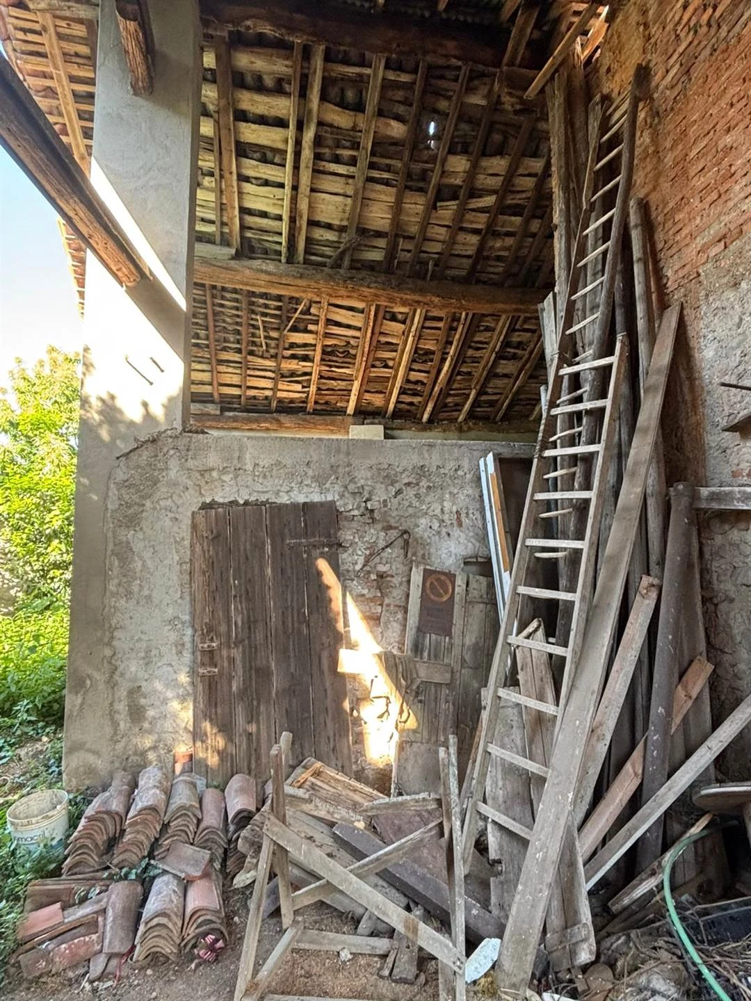 Rustico casale in Vendita a Trezzano Rosa Rustico casale in Vendita a Trezzano Rosa