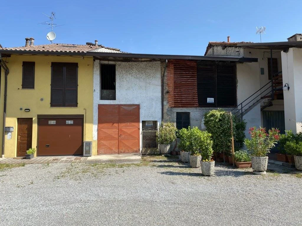 Rustico casale in Vendita a Cassano d'Adda Rustico casale in Vendita a Cassano d'Adda