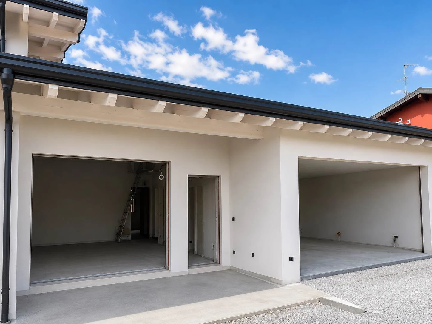 Villa bifamiliare su unico livello Villa bifamiliare su unico livello