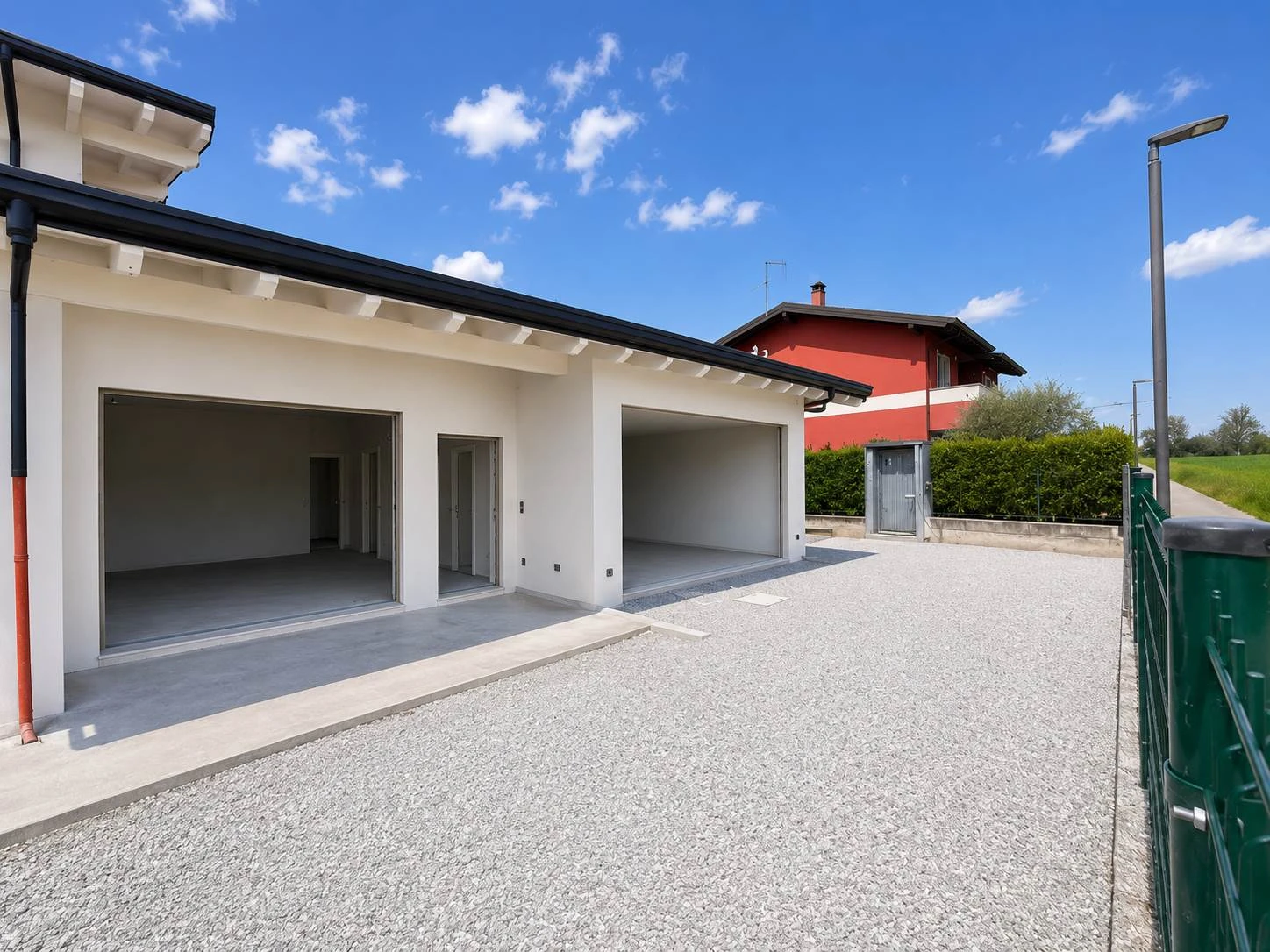 Villa bifamiliare su unico livello Villa bifamiliare su unico livello