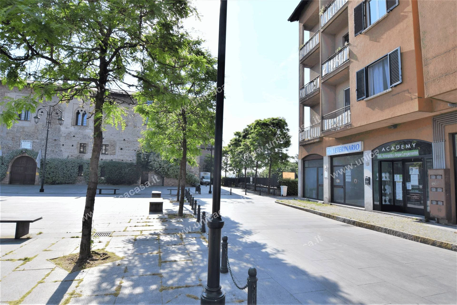 Negozio zona castello come nuovo Negozio zona castello come nuovo