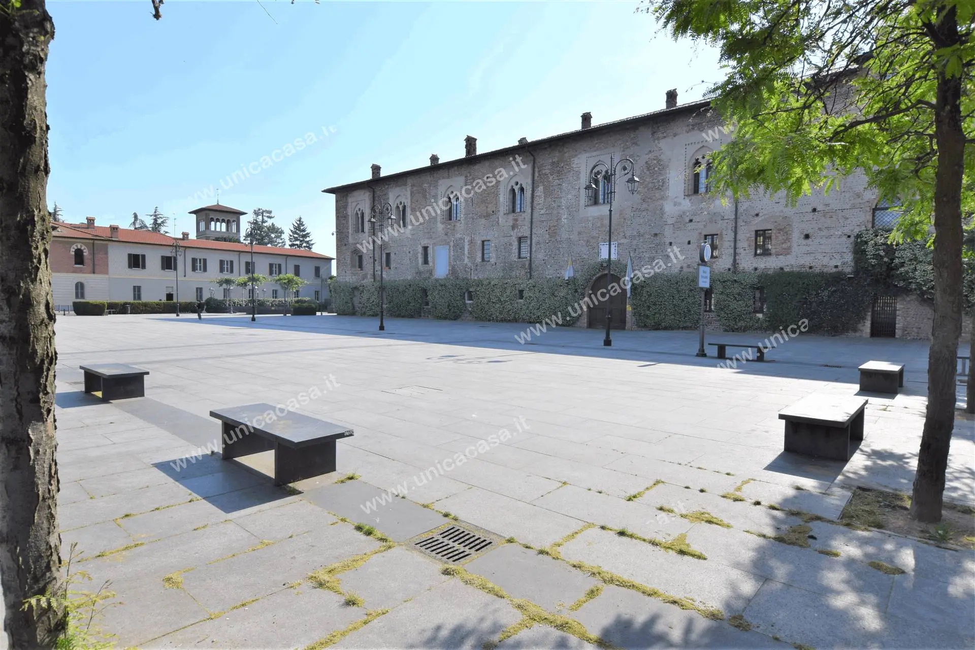 Negozio zona castello come nuovo Negozio zona castello come nuovo