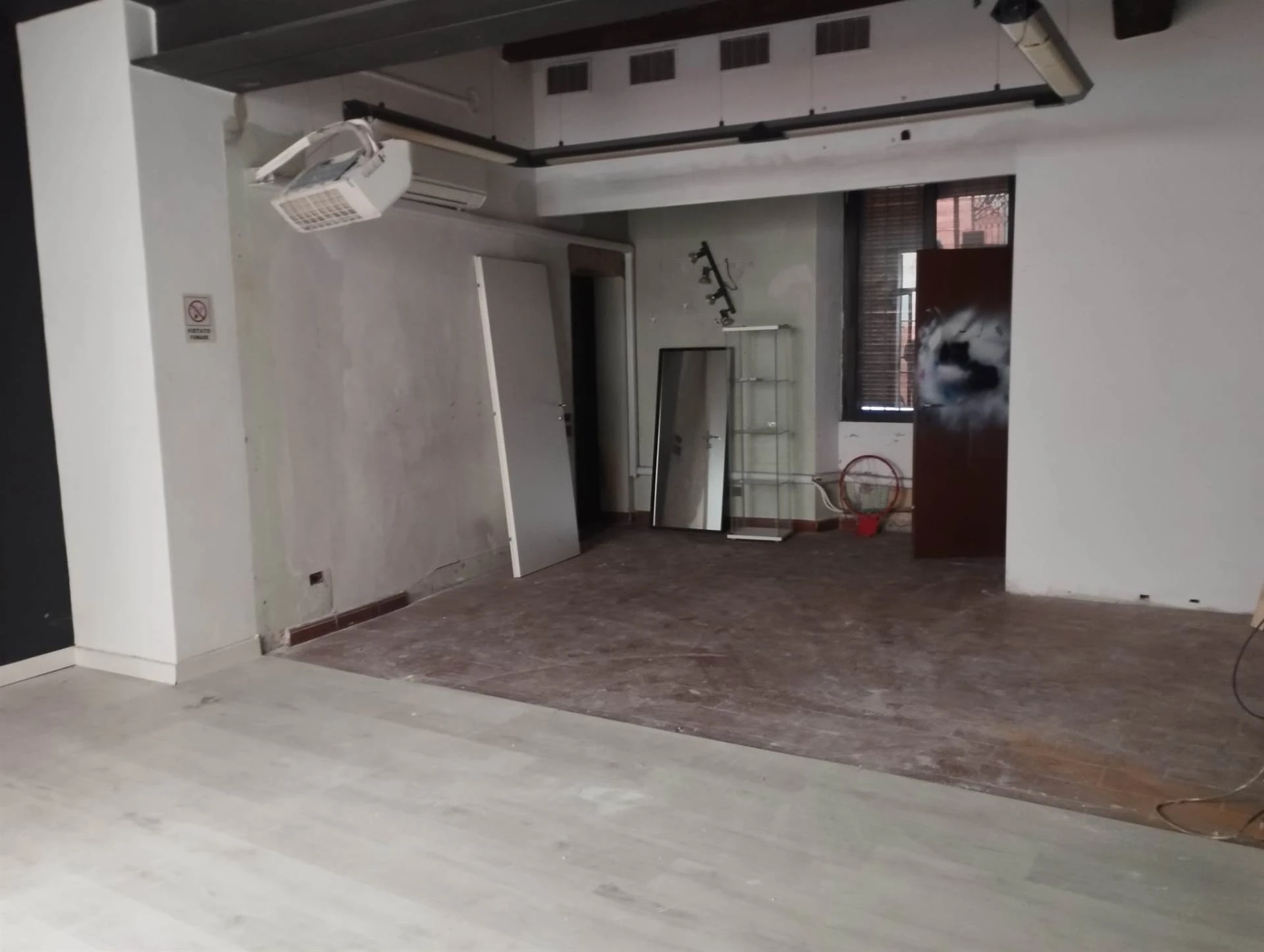 Ufficio/Negozio nel Centro Storico della Cittadina Ufficio/Negozio nel Centro Storico della Cittadina