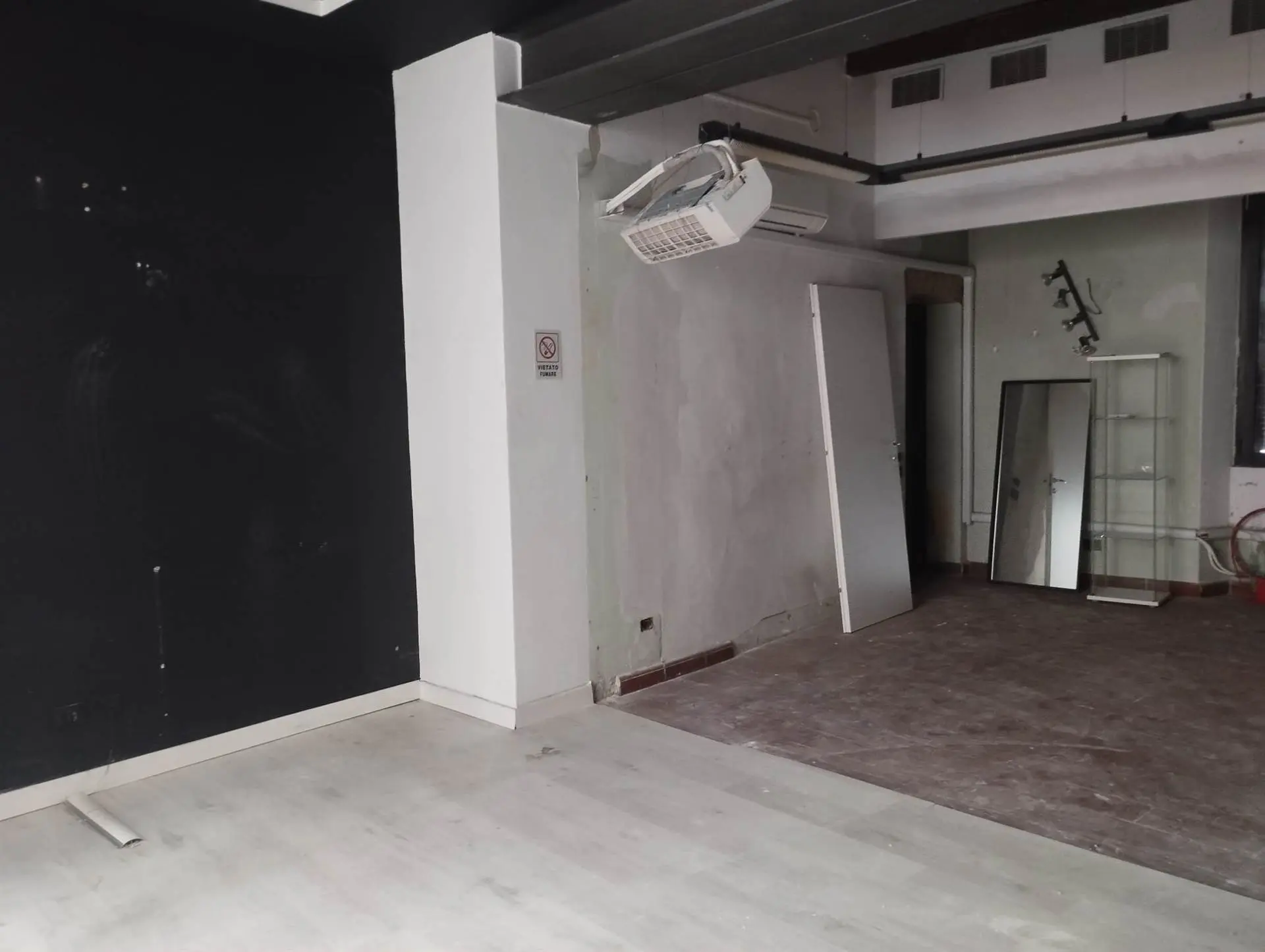 Ufficio/Negozio nel Centro Storico della Cittadina Ufficio/Negozio nel Centro Storico della Cittadina