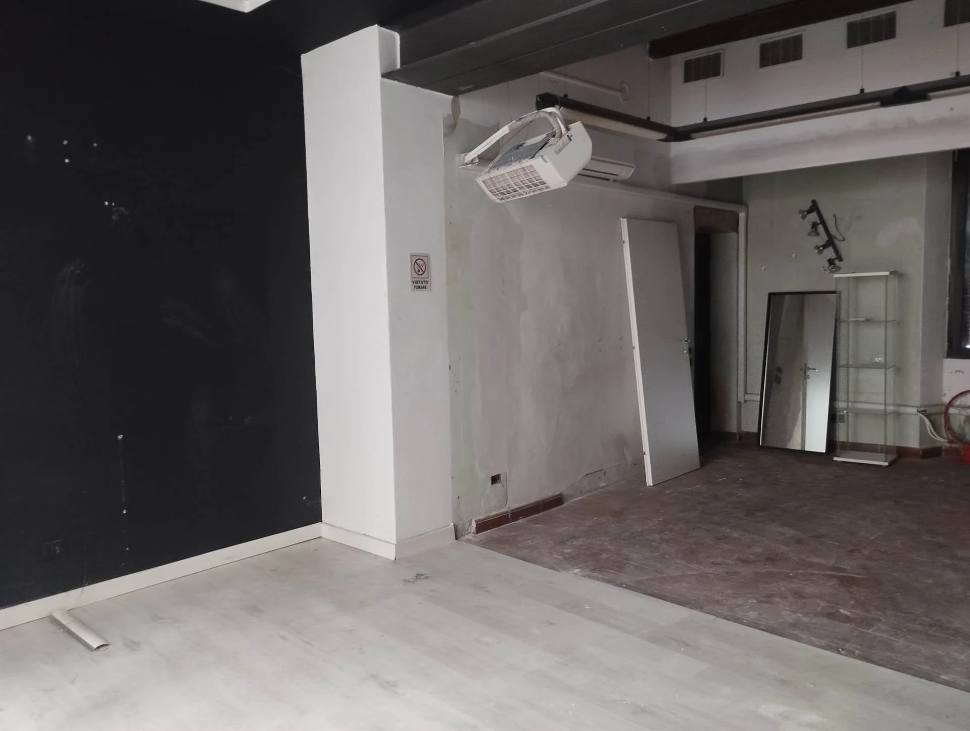 Ufficio/Negozio nel Centro Storico della Cittadina Ufficio/Negozio nel Centro Storico della Cittadina