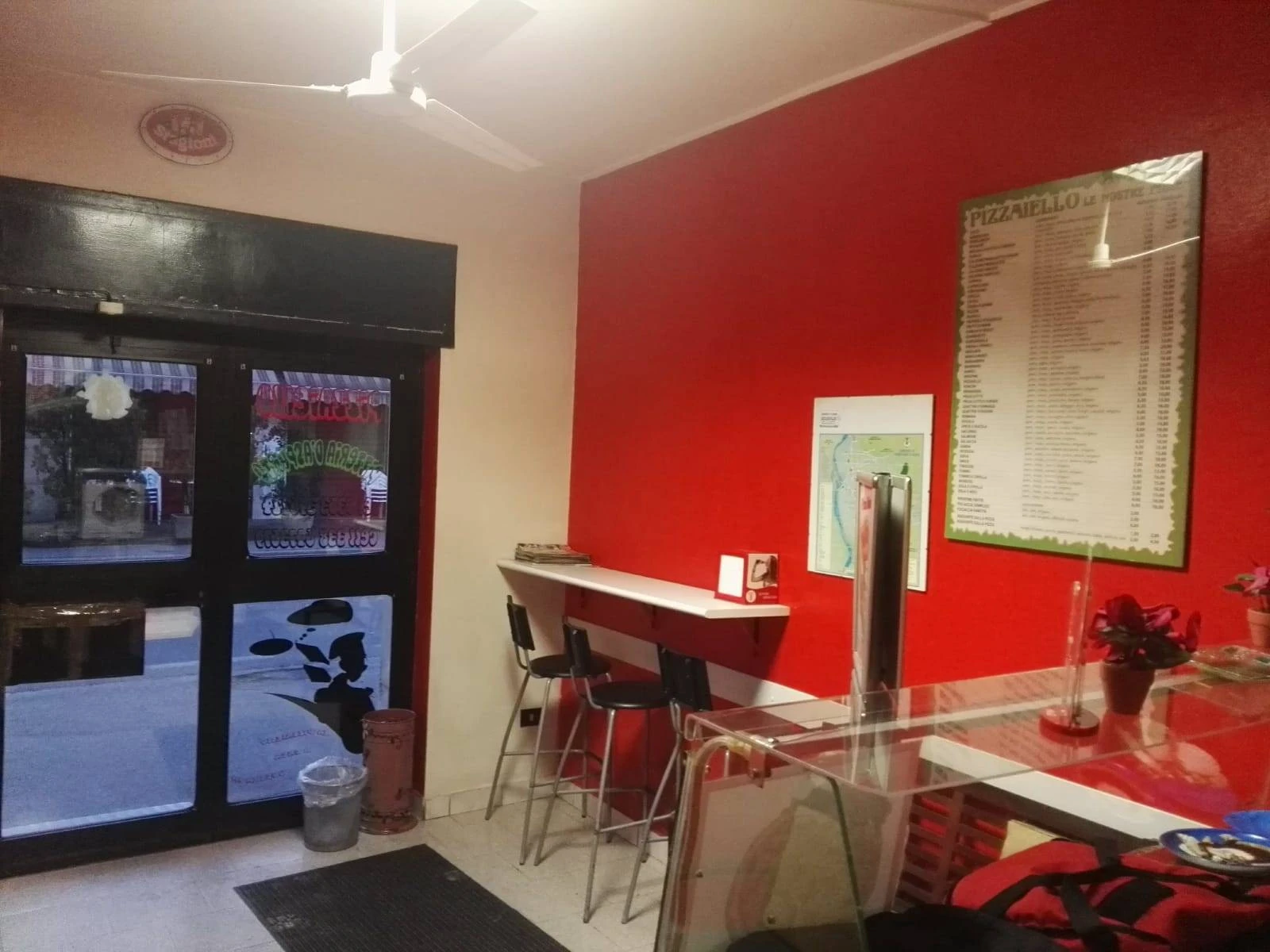 Pizzeria d'asporto con laboratorio Pizzeria d'asporto con laboratorio