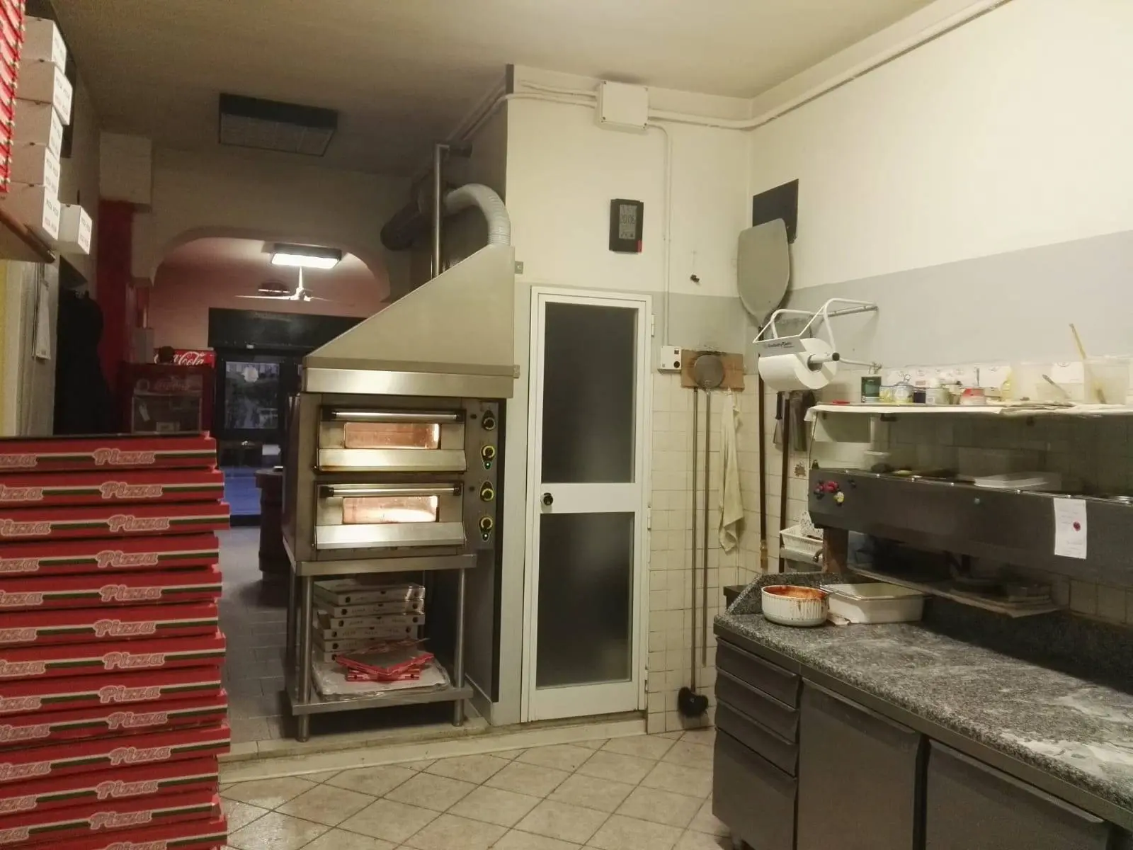 Pizzeria d'asporto con laboratorio Pizzeria d'asporto con laboratorio