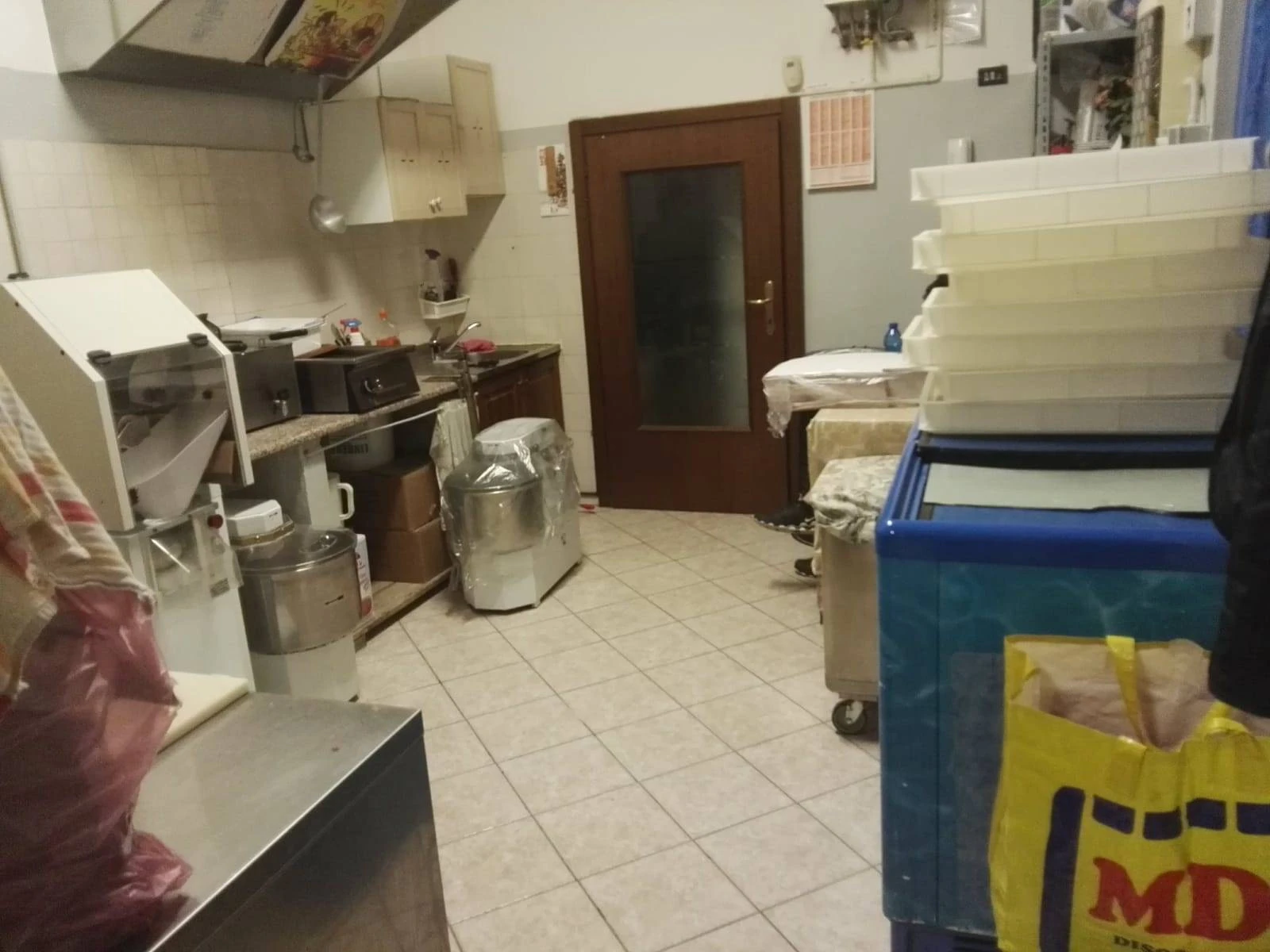 Pizzeria d'asporto con laboratorio Pizzeria d'asporto con laboratorio