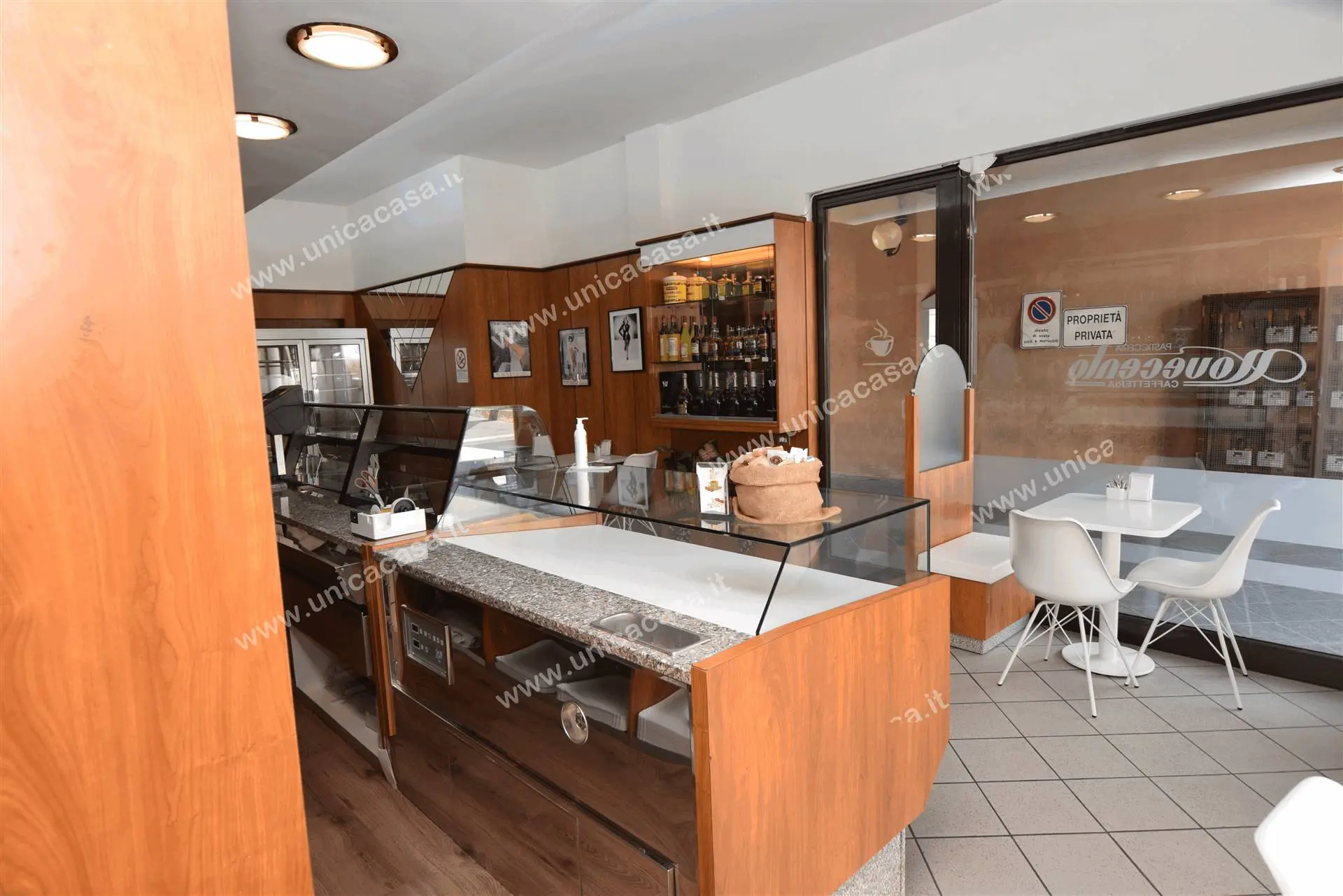 Vendesi storica attivita' pasticceria con bar ben avviata Vendesi storica attivita' pasticceria con bar ben avviata