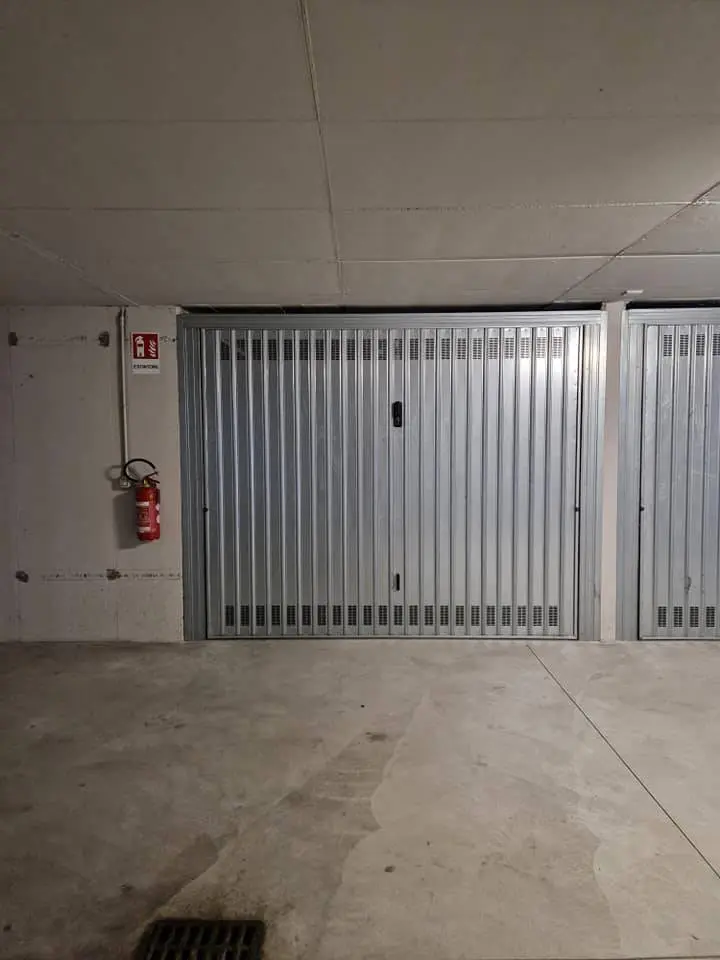 Vendesi box recente comodo Vendesi box recente comodo