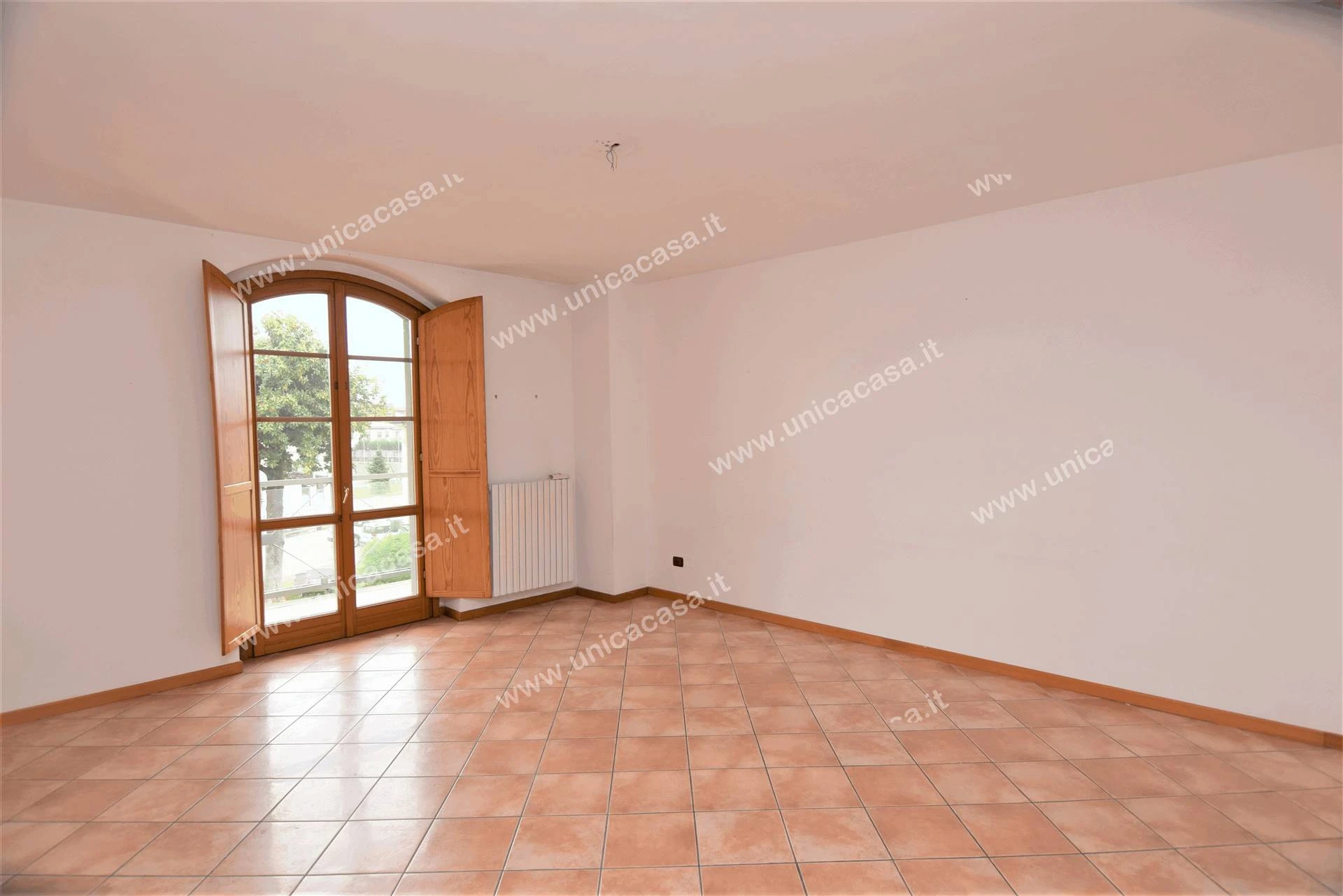 Ampio e Luminoso Trilocale con doppi Servizi, Cantina e Box Ampio e Luminoso Trilocale con doppi Servizi, Cantina e Box