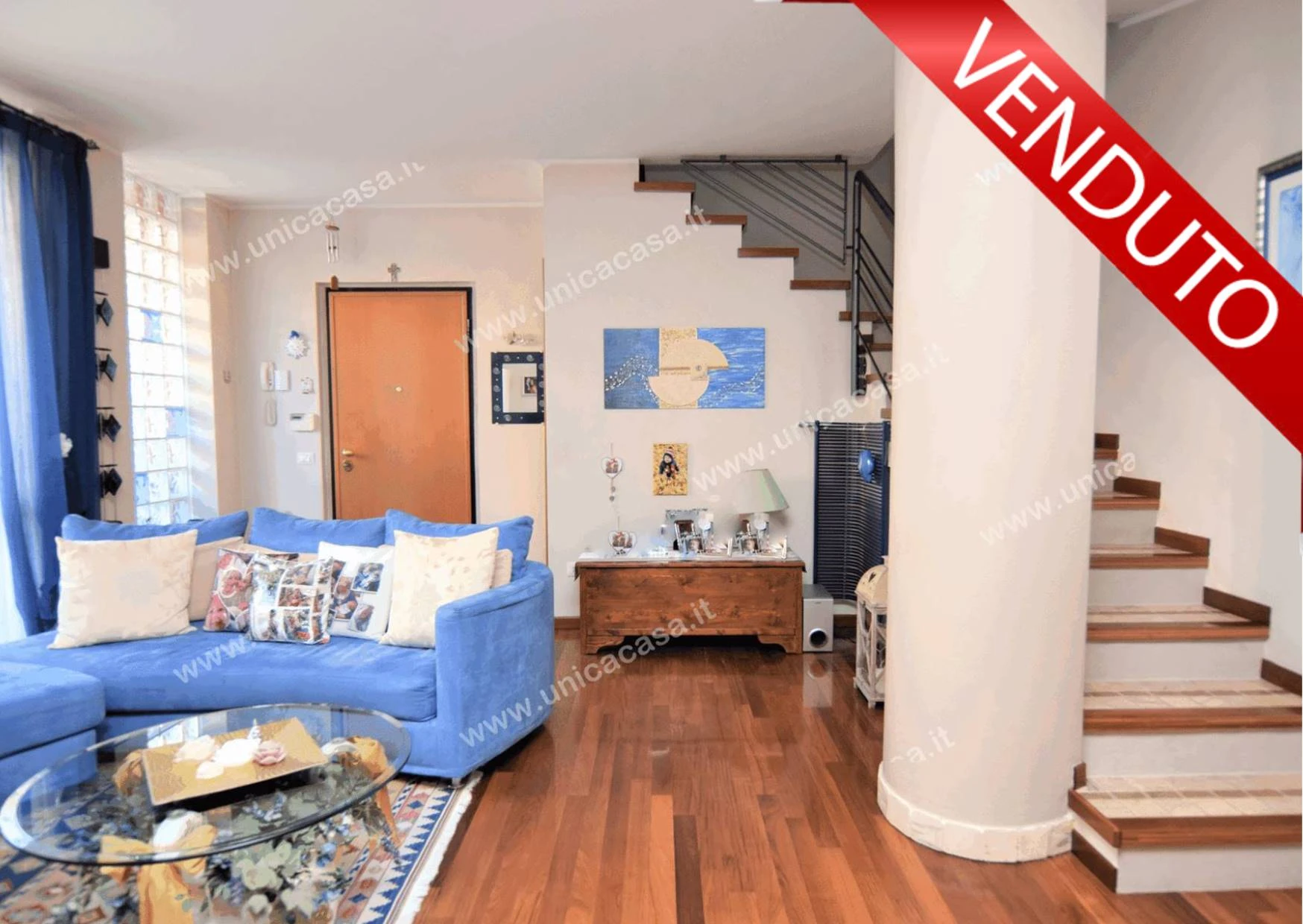 Grande villetta di testa con giardino e taverna Grande villetta di testa con giardino e taverna