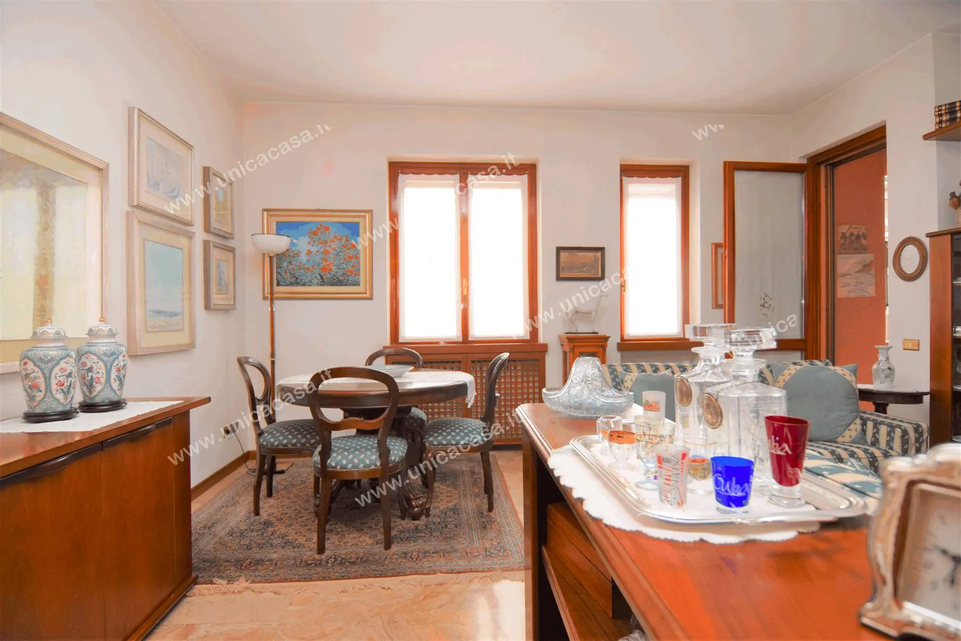 Trilocale molto signorile con loggia terrazzo Trilocale molto signorile con loggia terrazzo