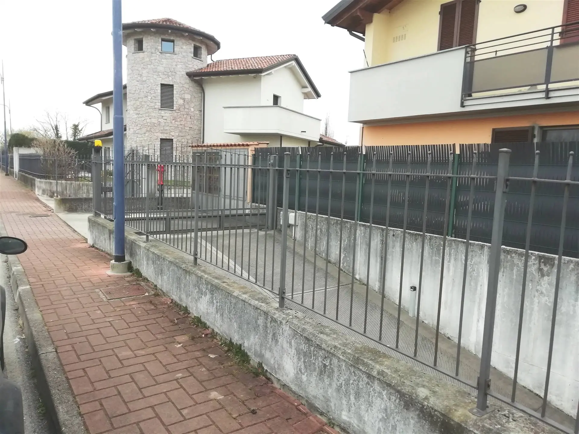 Luminoso quadrilocale con autorimessa Luminoso quadrilocale con autorimessa