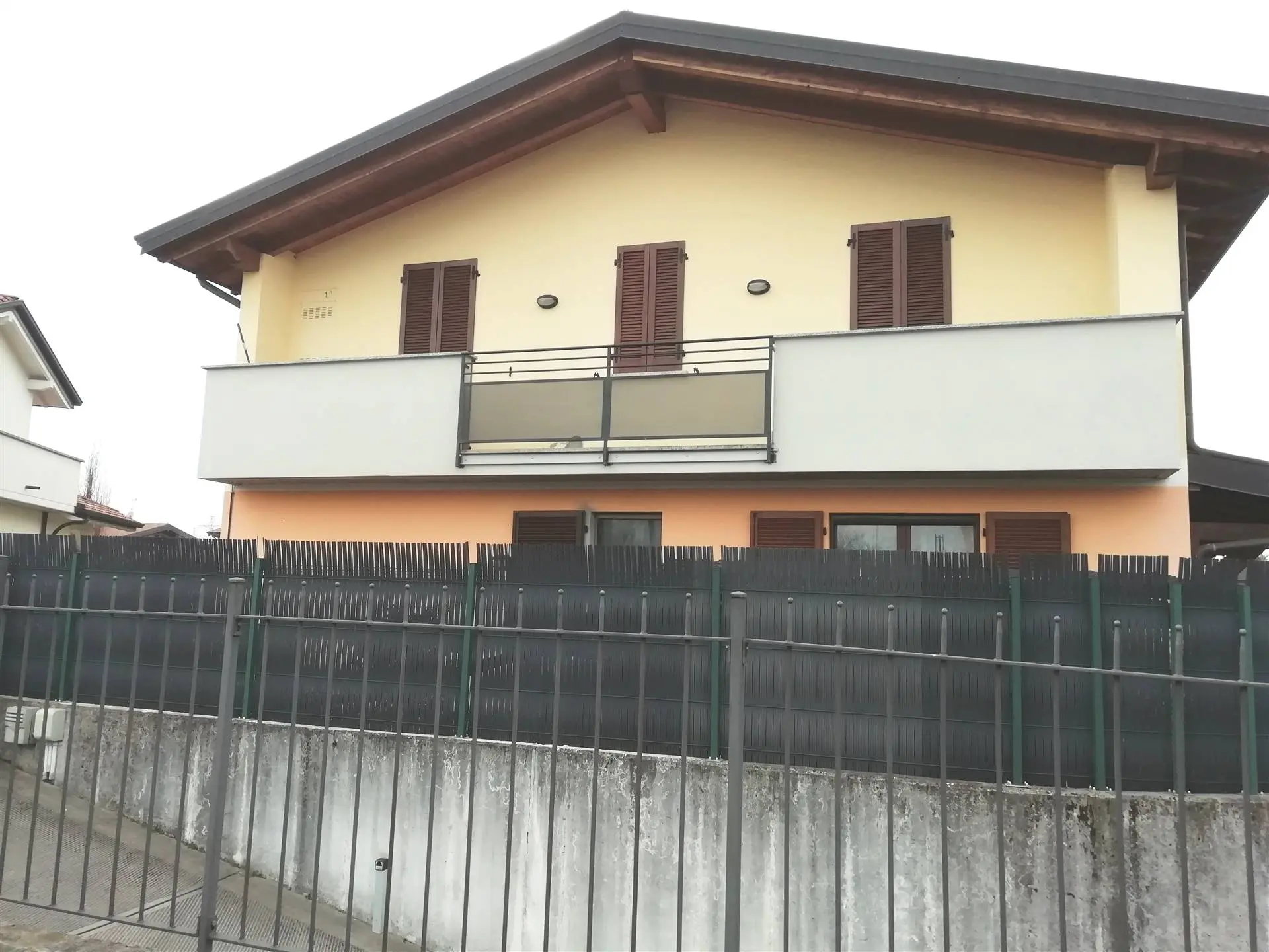 Luminoso quadrilocale con autorimessa Luminoso quadrilocale con autorimessa