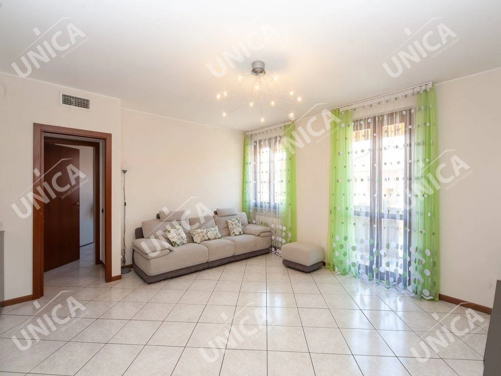 Recente appartamento spazioso e luminoso con cucina separata Recente appartamento spazioso e luminoso con cucina separata