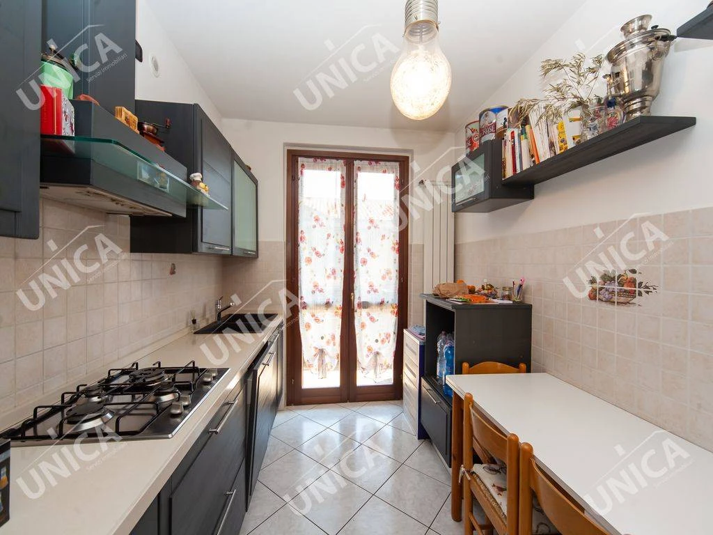 Recente appartamento spazioso e luminoso con cucina separata Recente appartamento spazioso e luminoso con cucina separata