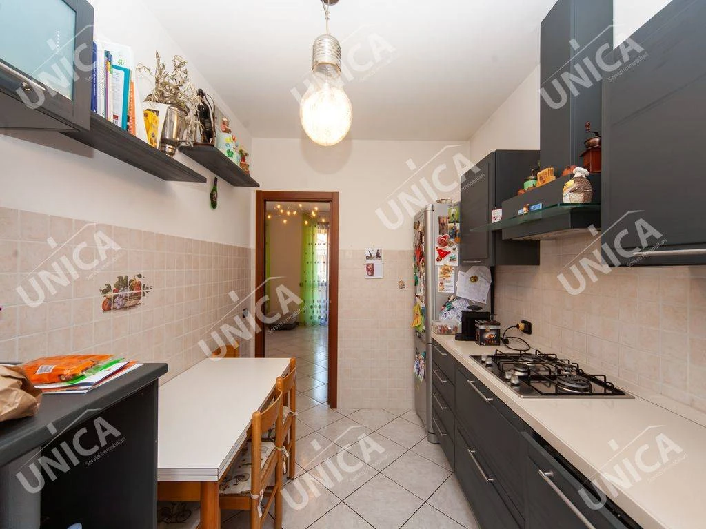 Recente appartamento spazioso e luminoso con cucina separata Recente appartamento spazioso e luminoso con cucina separata