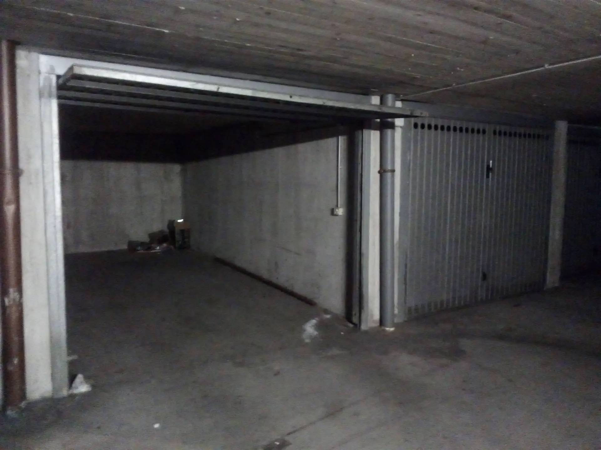 Autorimessa al centro del paese Autorimessa al centro del paese