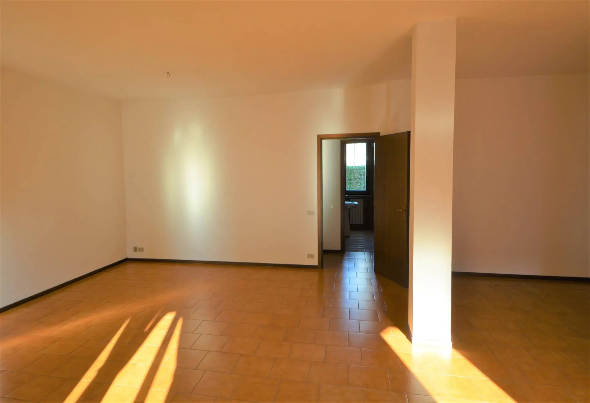 Appartamento spazioso e luminoso piano terra Appartamento spazioso e luminoso piano terra