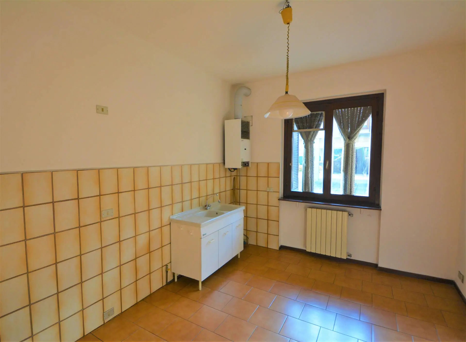 Appartamento spazioso e luminoso piano terra Appartamento spazioso e luminoso piano terra