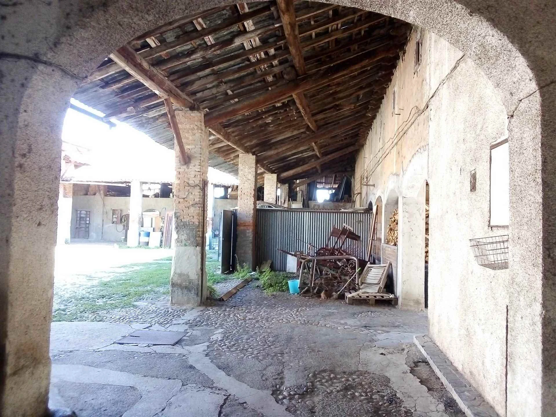 Abitazione indipendente su due livelli più Cascinale/Rustico Abitazione indipendente su due livelli più Cascinale/Rustico