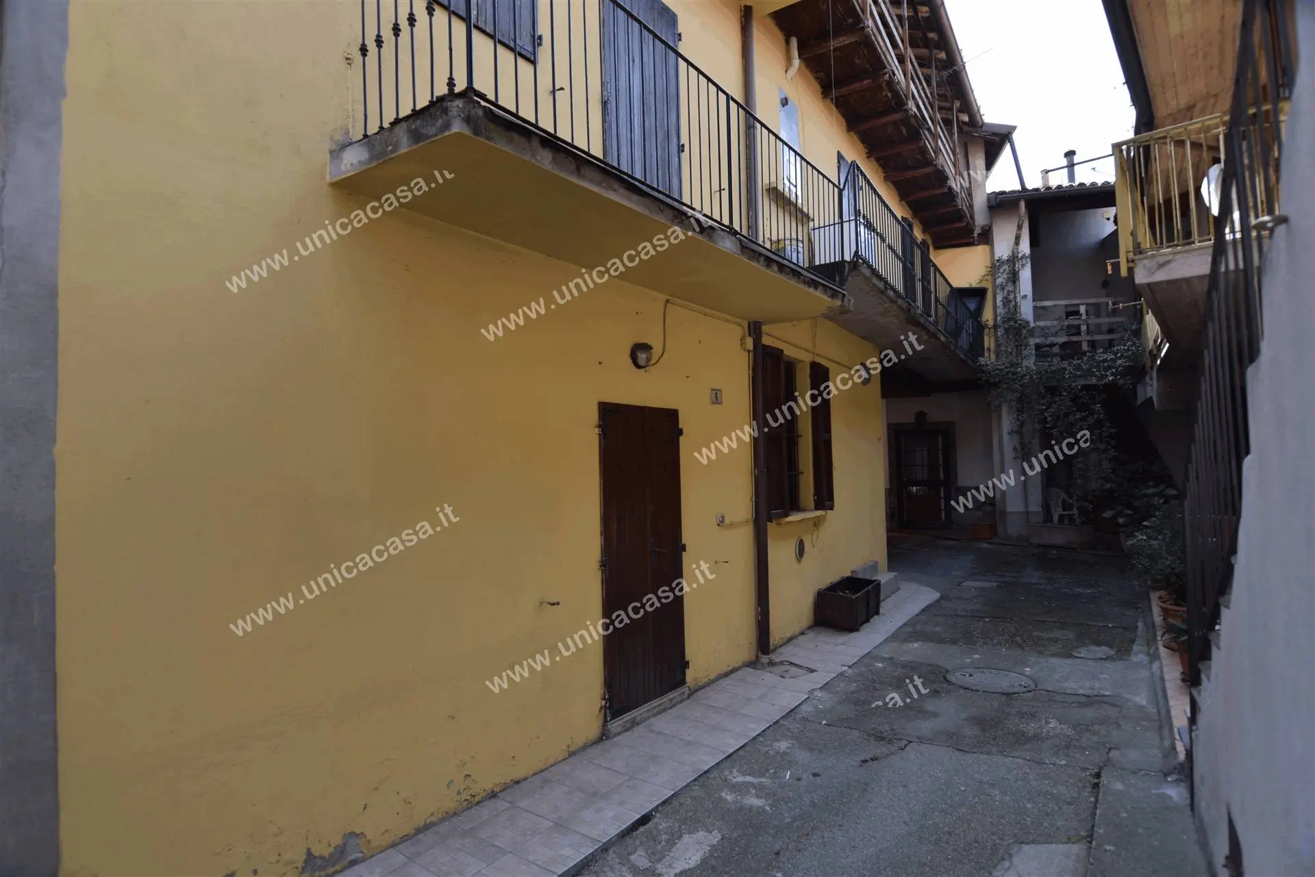 Porzione di corte libera Terra-cielo Porzione di corte libera Terra-cielo