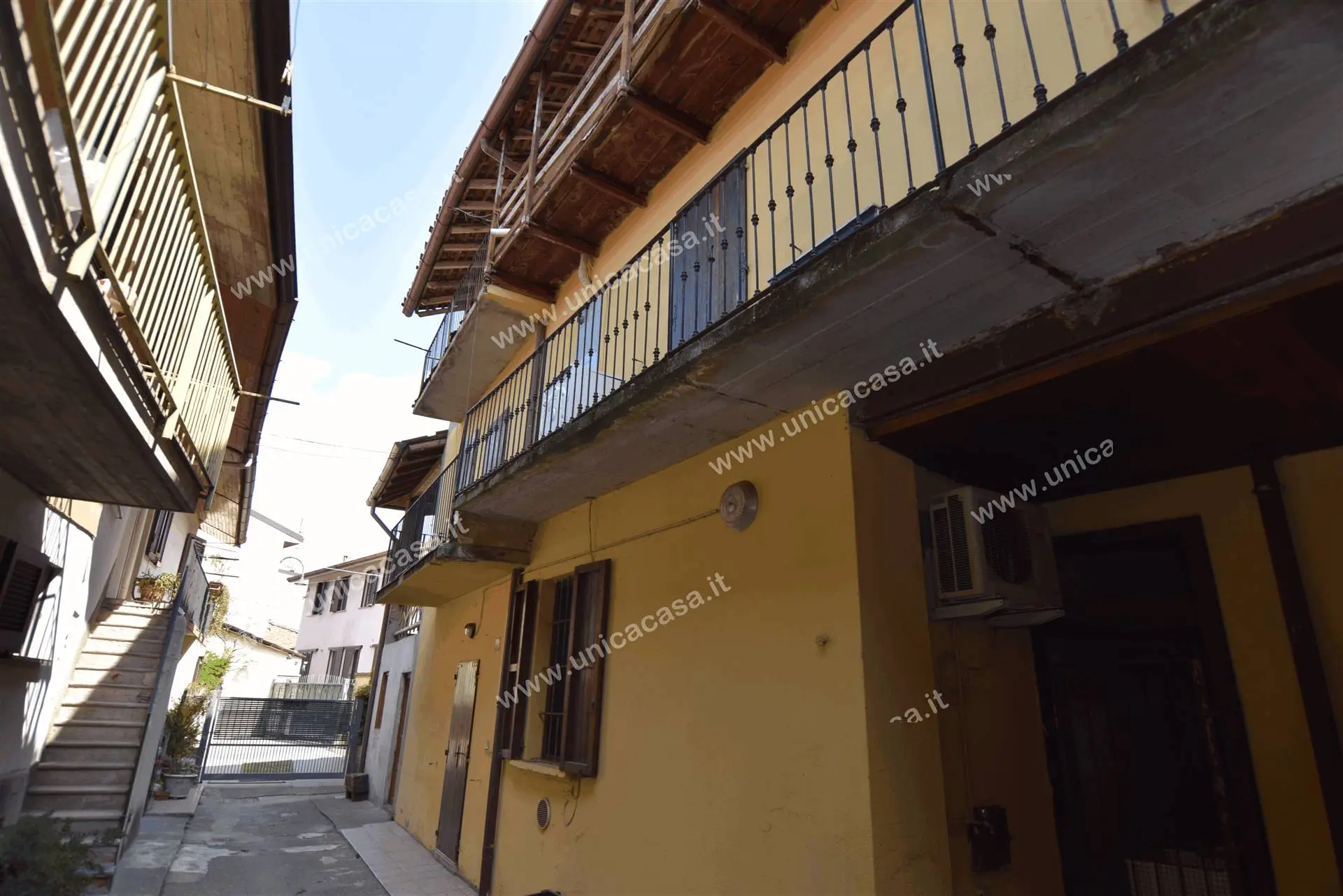 Porzione di corte libera Terra-cielo Porzione di corte libera Terra-cielo