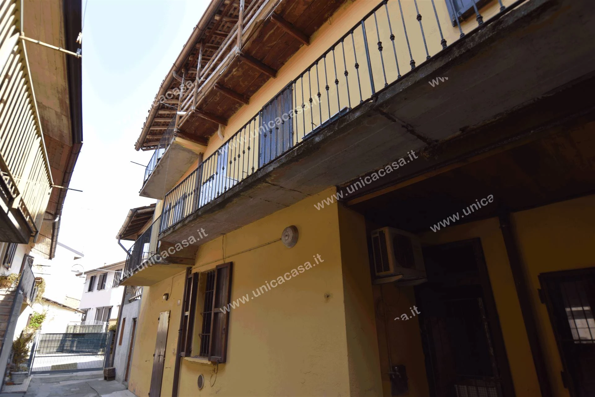 Porzione di corte libera Terra-cielo Porzione di corte libera Terra-cielo