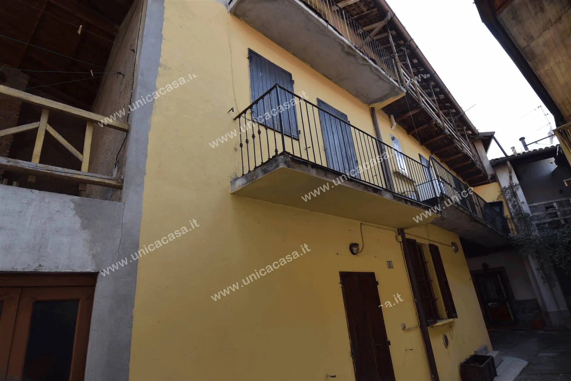 Porzione di corte libera Terra-cielo Porzione di corte libera Terra-cielo