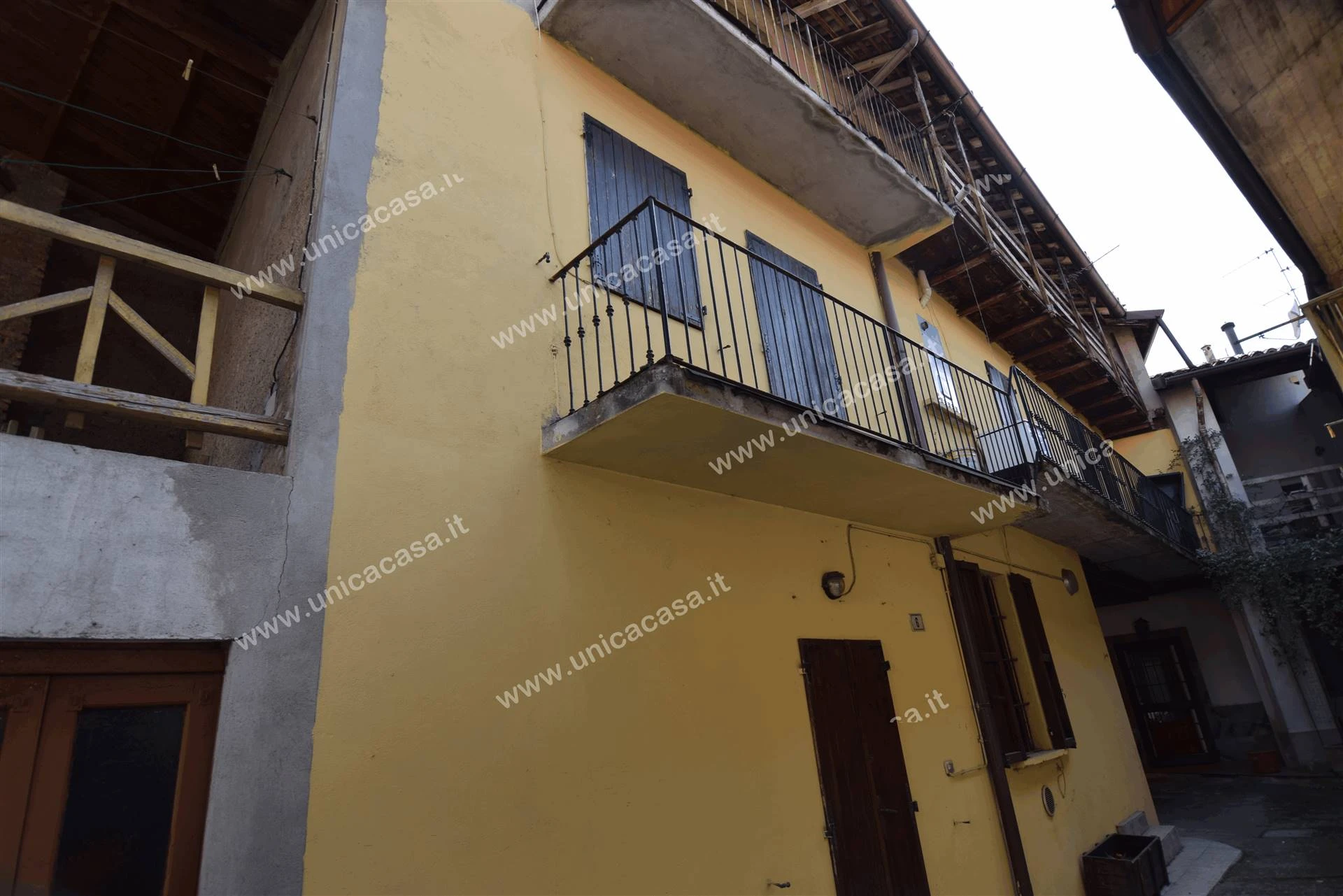 Porzione di corte libera Terra-cielo Porzione di corte libera Terra-cielo