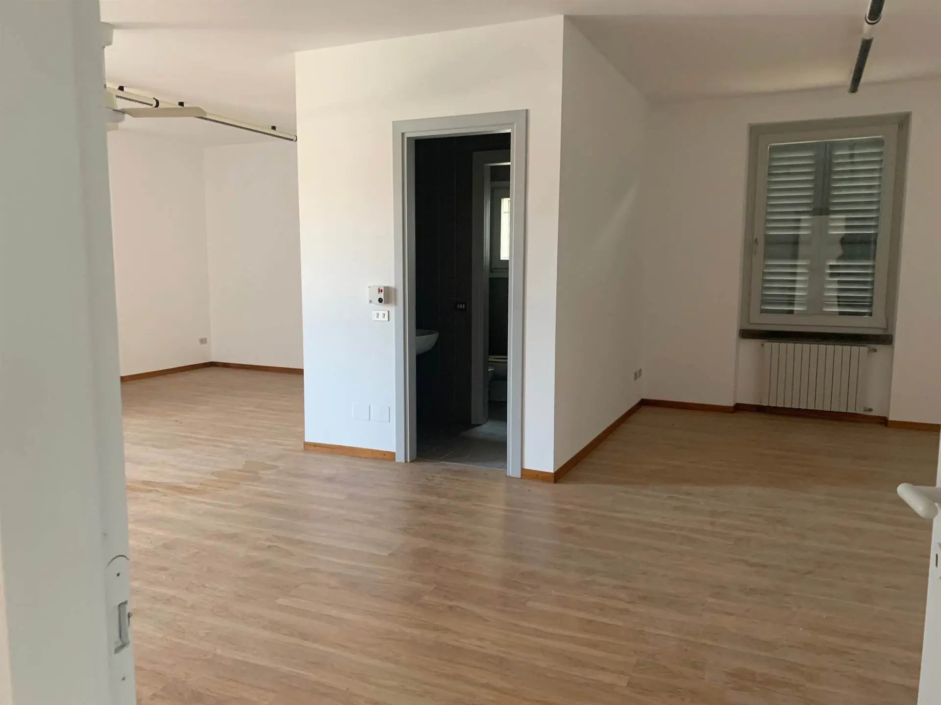 Ampio e Luminoso Ufficio Ampio e Luminoso Ufficio