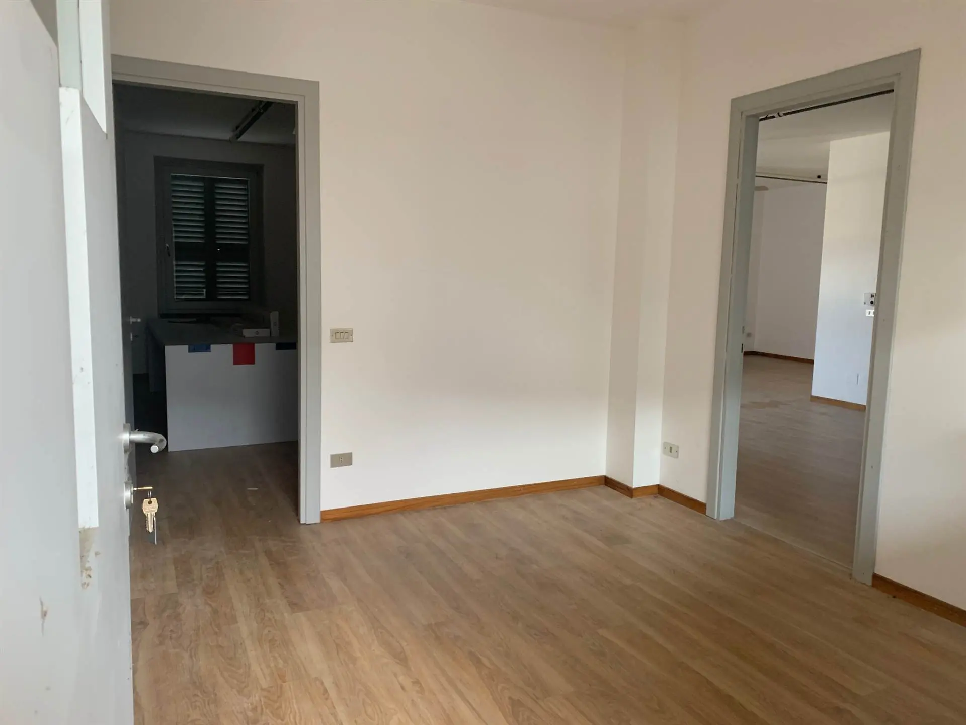 Ampio e Luminoso Ufficio Ampio e Luminoso Ufficio