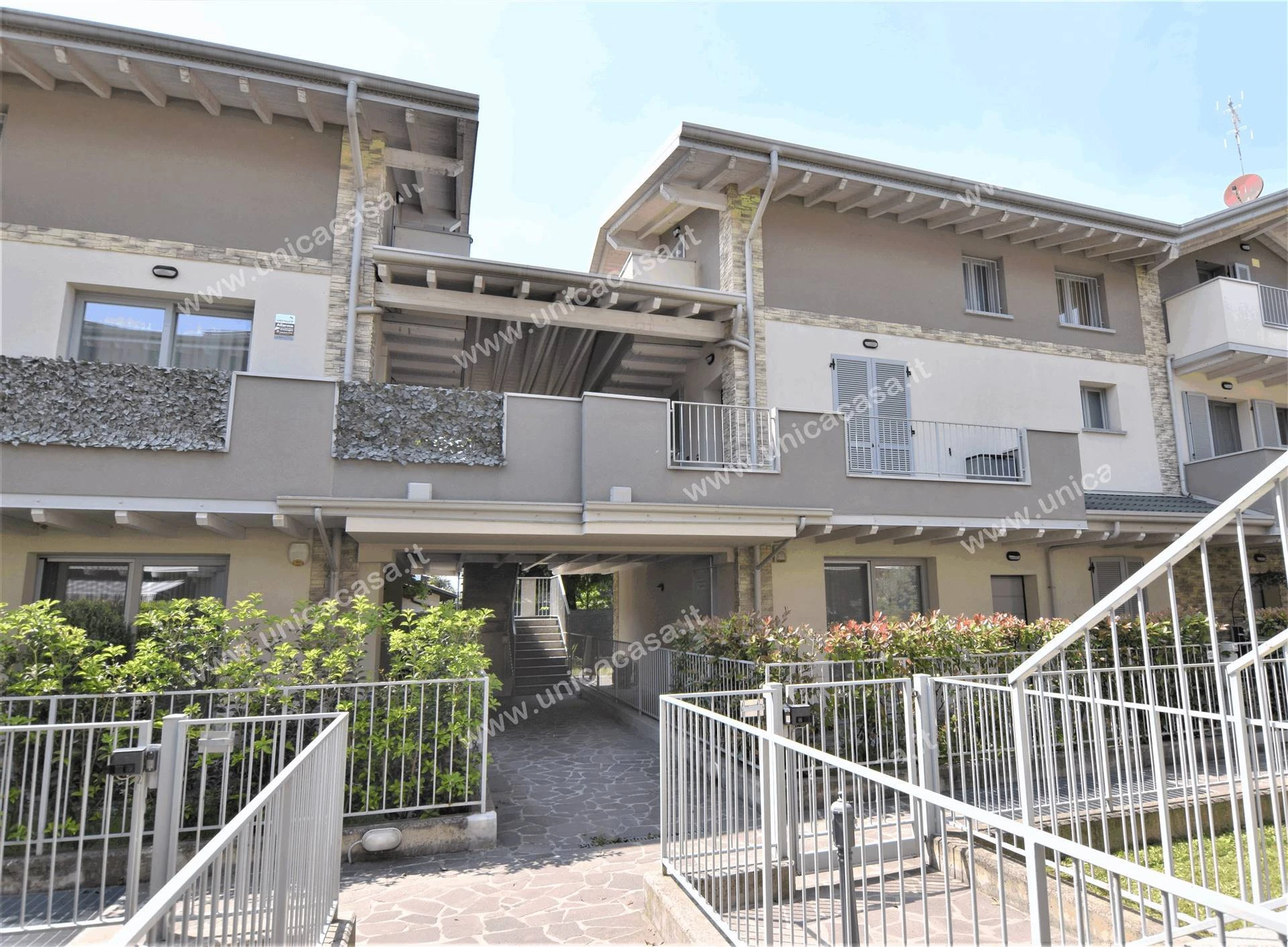 Ampio bilocale duplex bassi costi e consumi Ampio bilocale duplex bassi costi e consumi