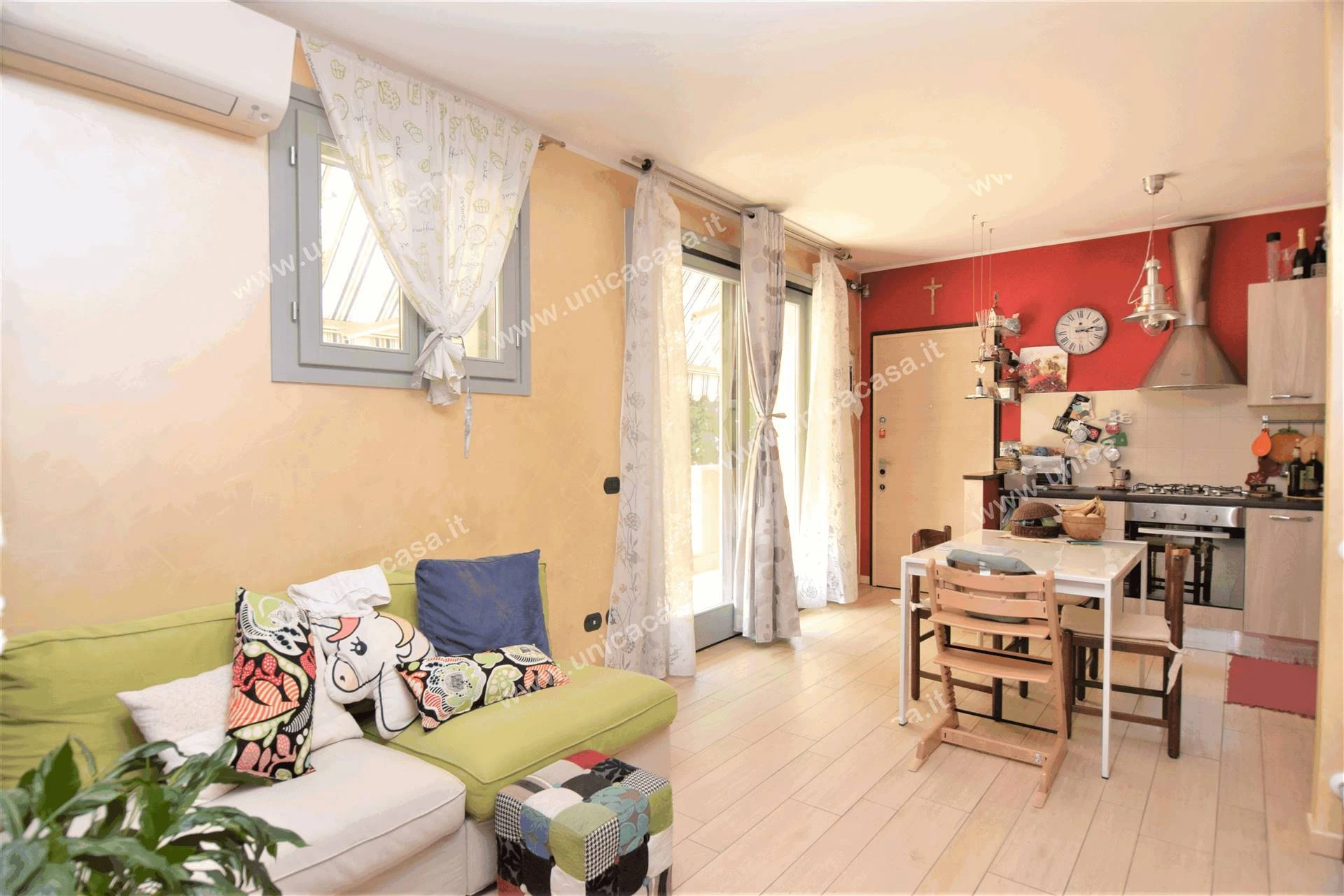 Ampio bilocale duplex bassi costi e consumi Ampio bilocale duplex bassi costi e consumi